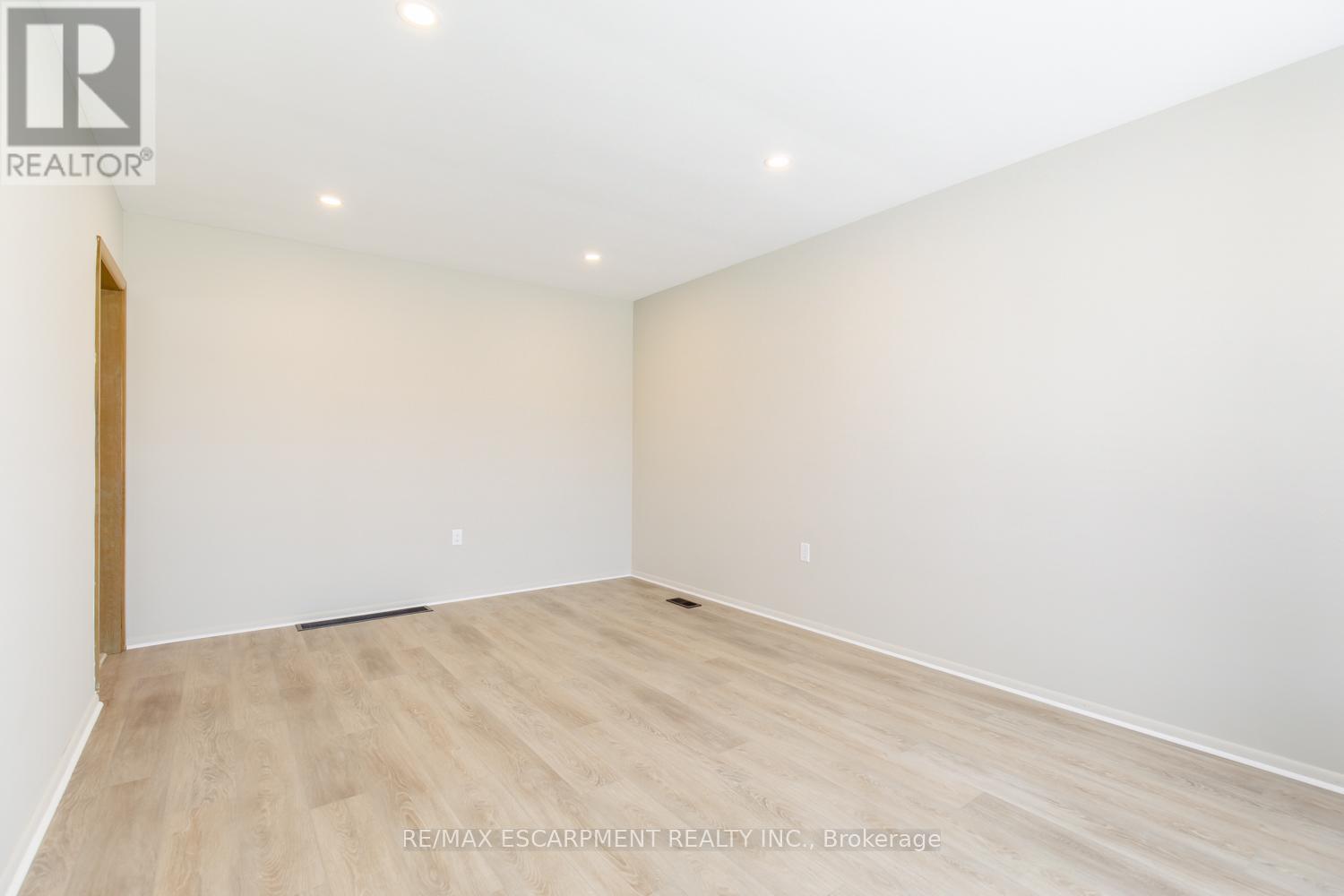 1 - 249 West 33rd Street, Hamilton, Ontario  L9C 5J7 - Photo 6 - X12759830