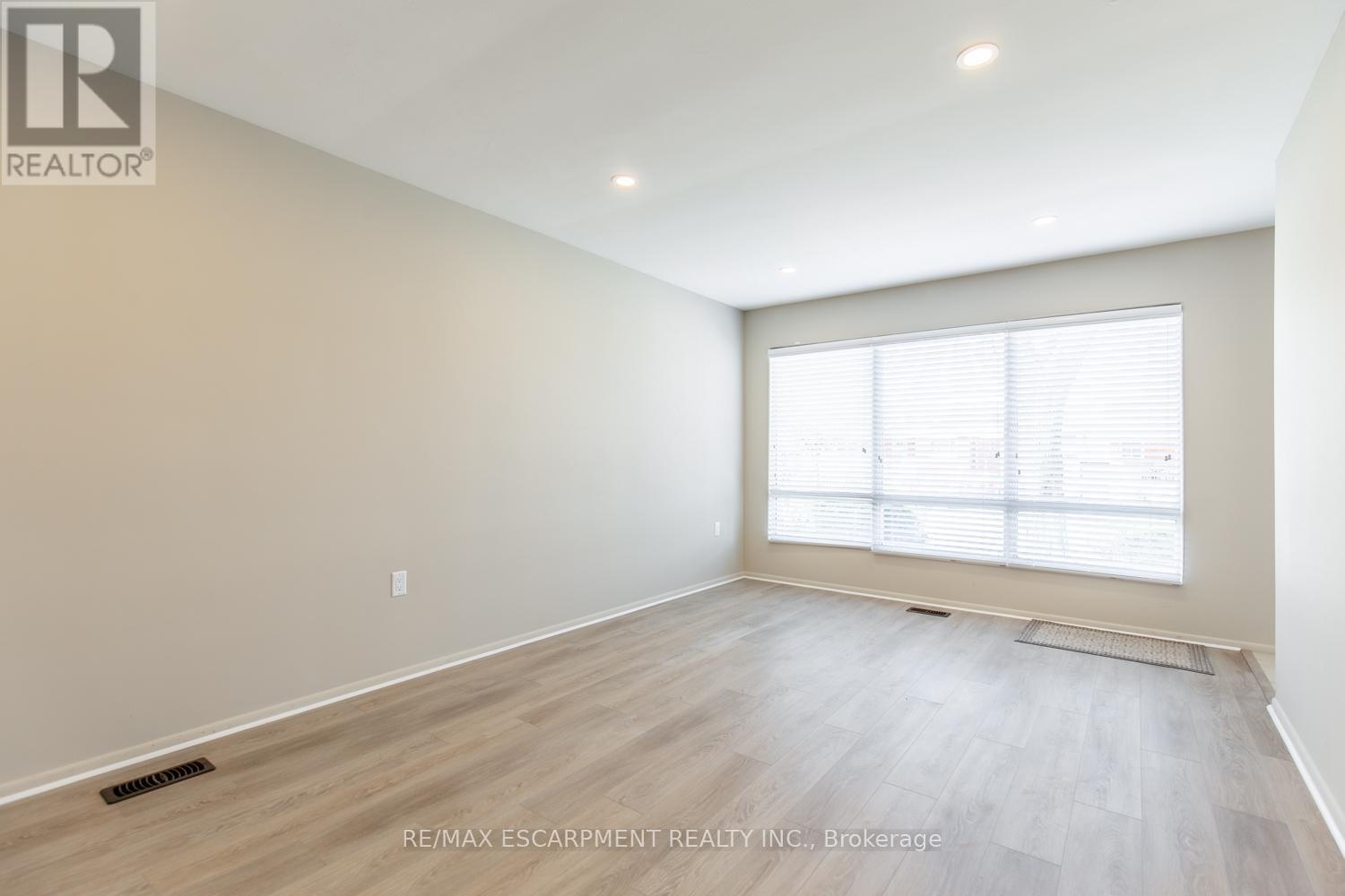 1 - 249 West 33rd Street, Hamilton, Ontario  L9C 5J7 - Photo 7 - X12759830