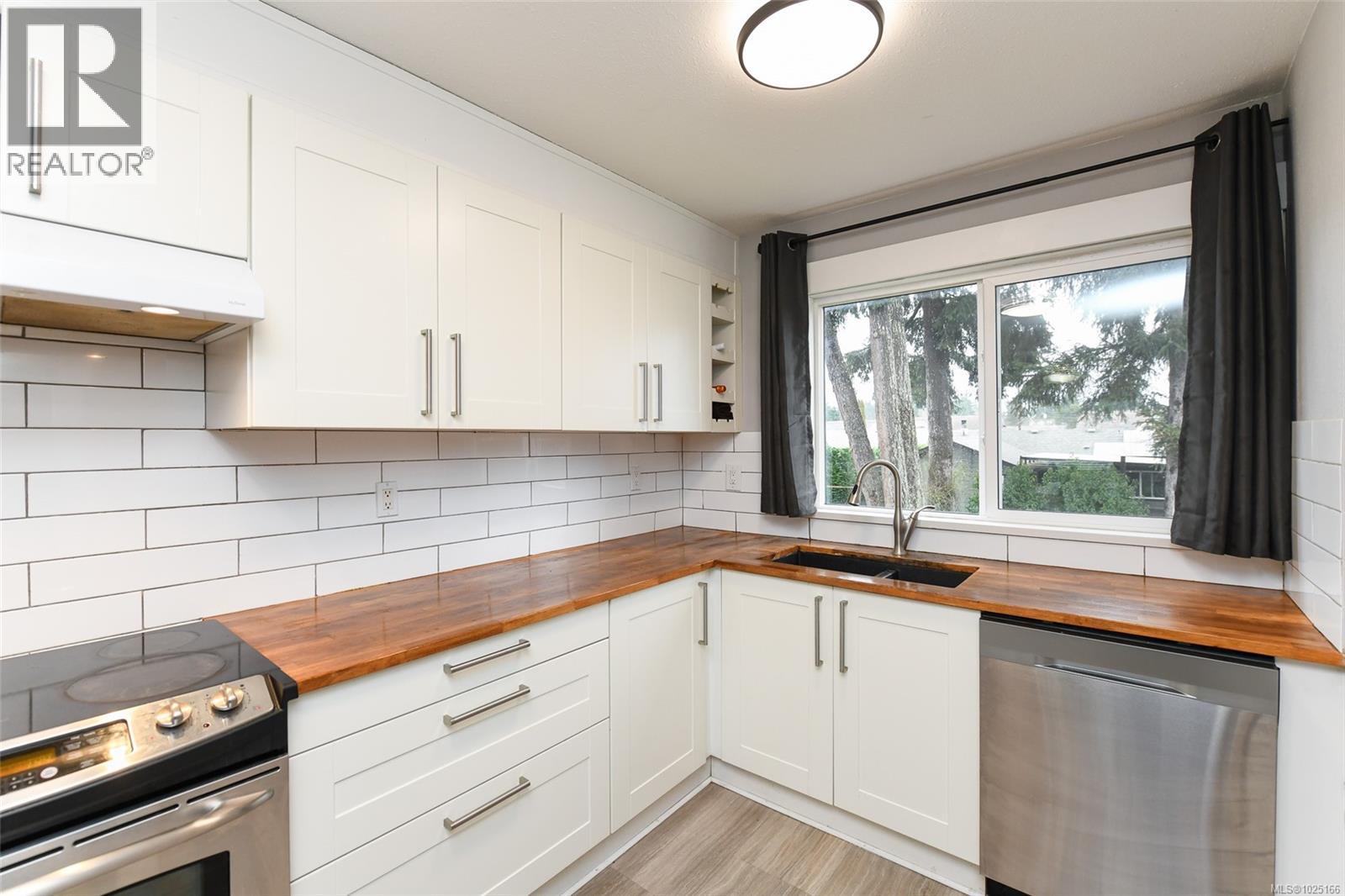 2350b Willemar Ave, Courtenay, British Columbia  V9N 3M8 - Photo 8 - 1025166