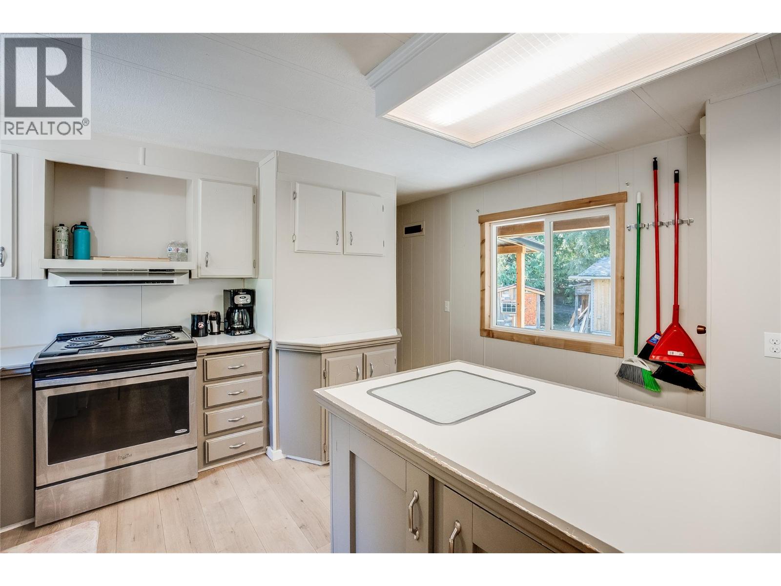 2806 3a Highway, Nelson, British Columbia  V1L 6L9 - Photo 13 - 10374957