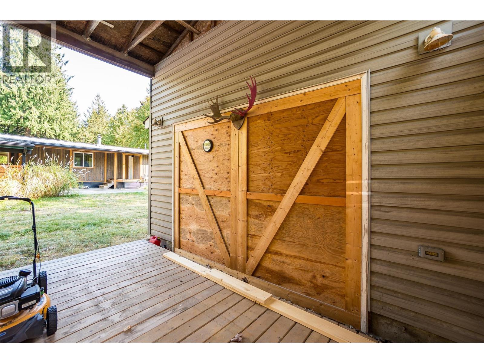 2806 3a Highway, Nelson, British Columbia  V1L 6L9 - Photo 44 - 10374957