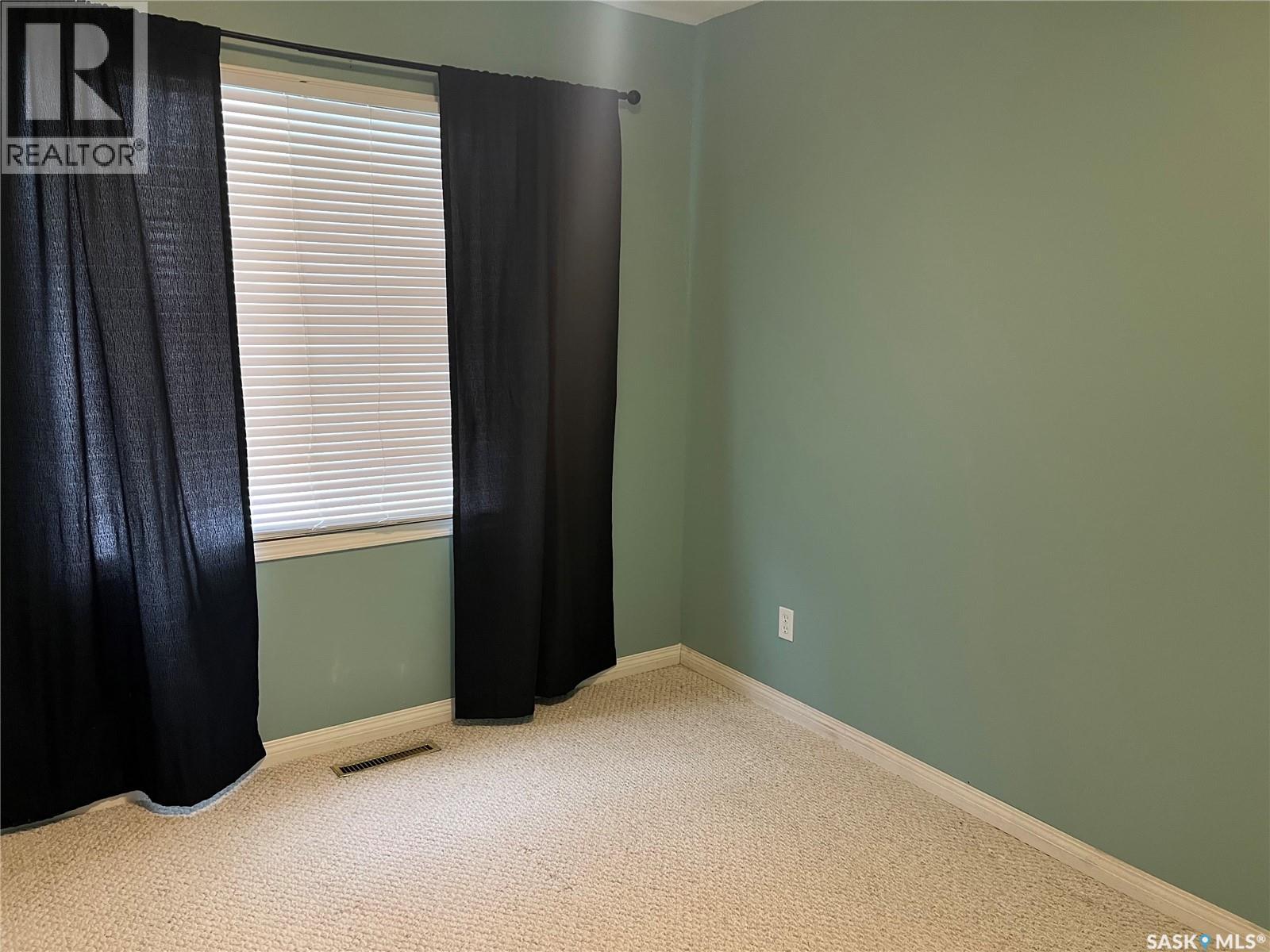 2745 Mcdonald Street, Regina, Saskatchewan  S4N 2Z9 - Photo 4 - SK027888