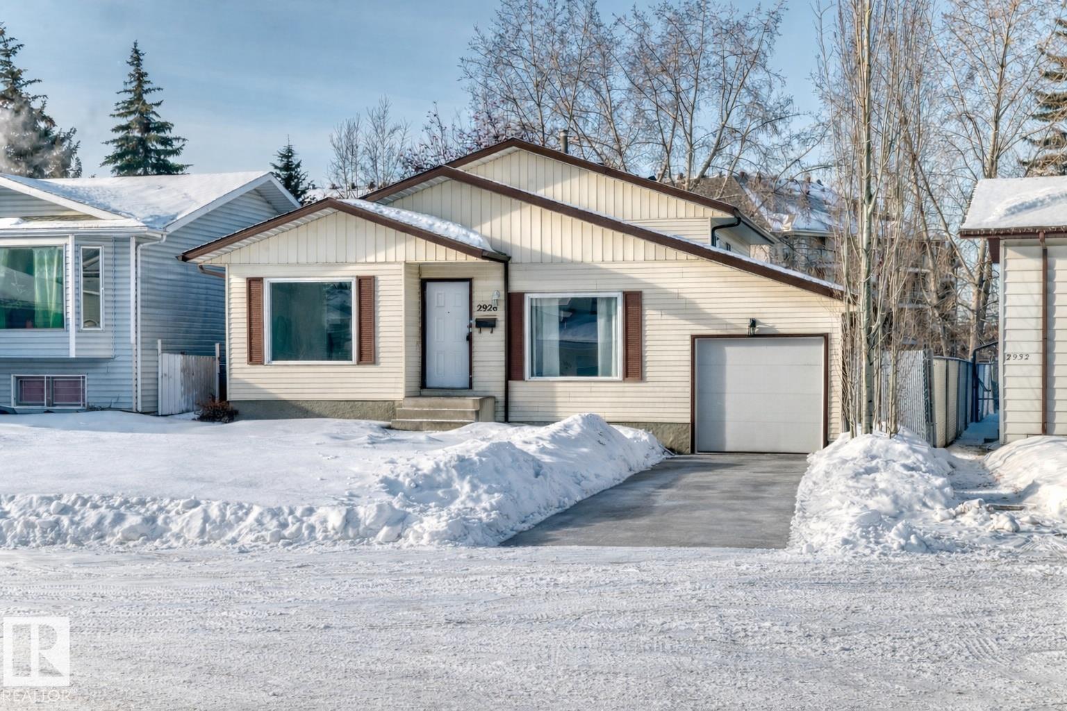 2928 49A ST NW, Edmonton, Alberta