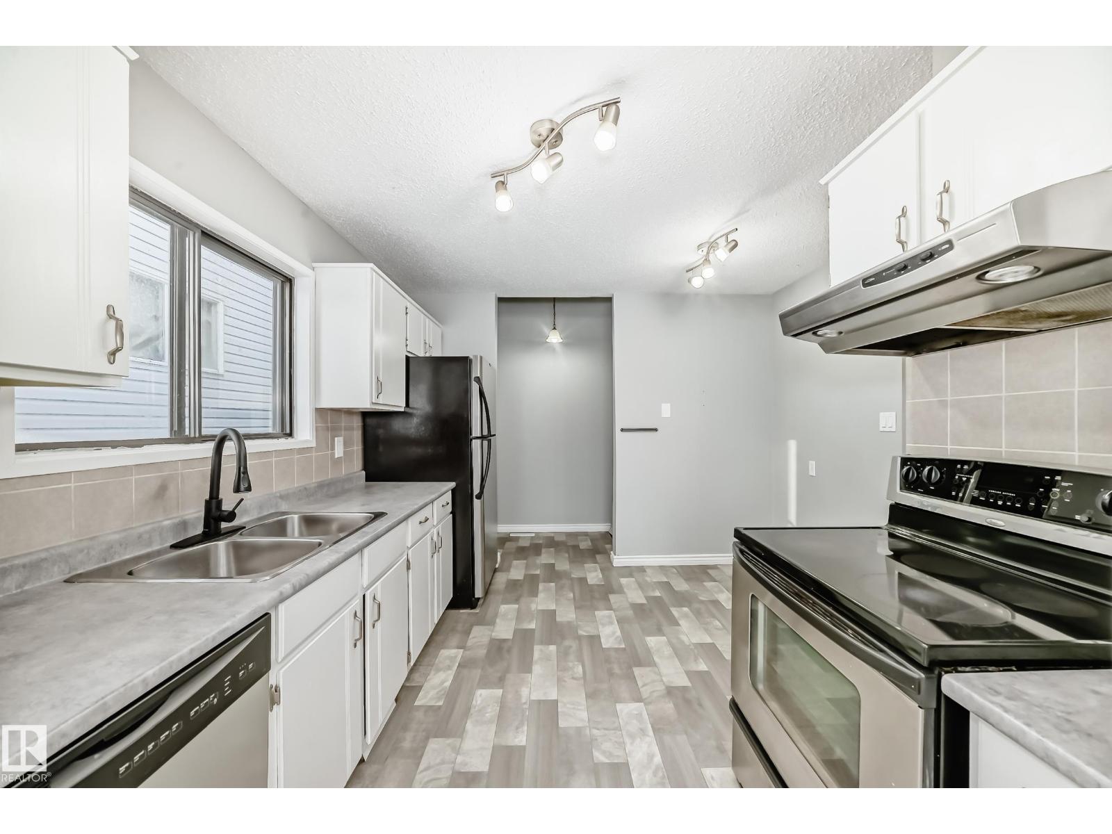 2928 49a St Nw, Edmonton, Alberta  T6L 2X1 - Photo 11 - E4471285