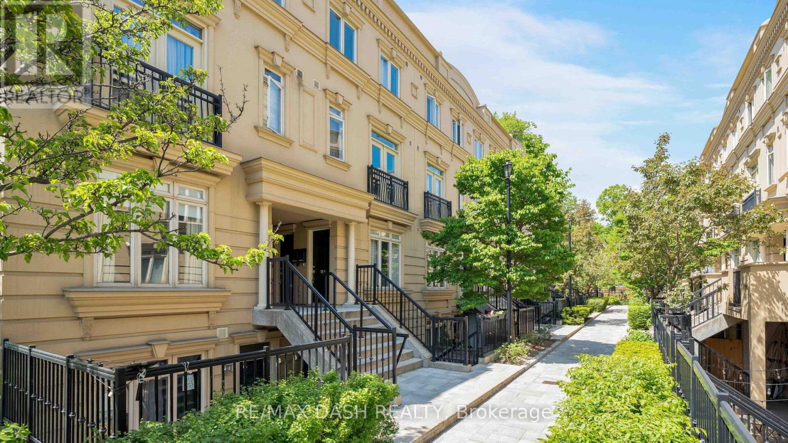 TH32 - 88 CARR STREET, Toronto, Ontario