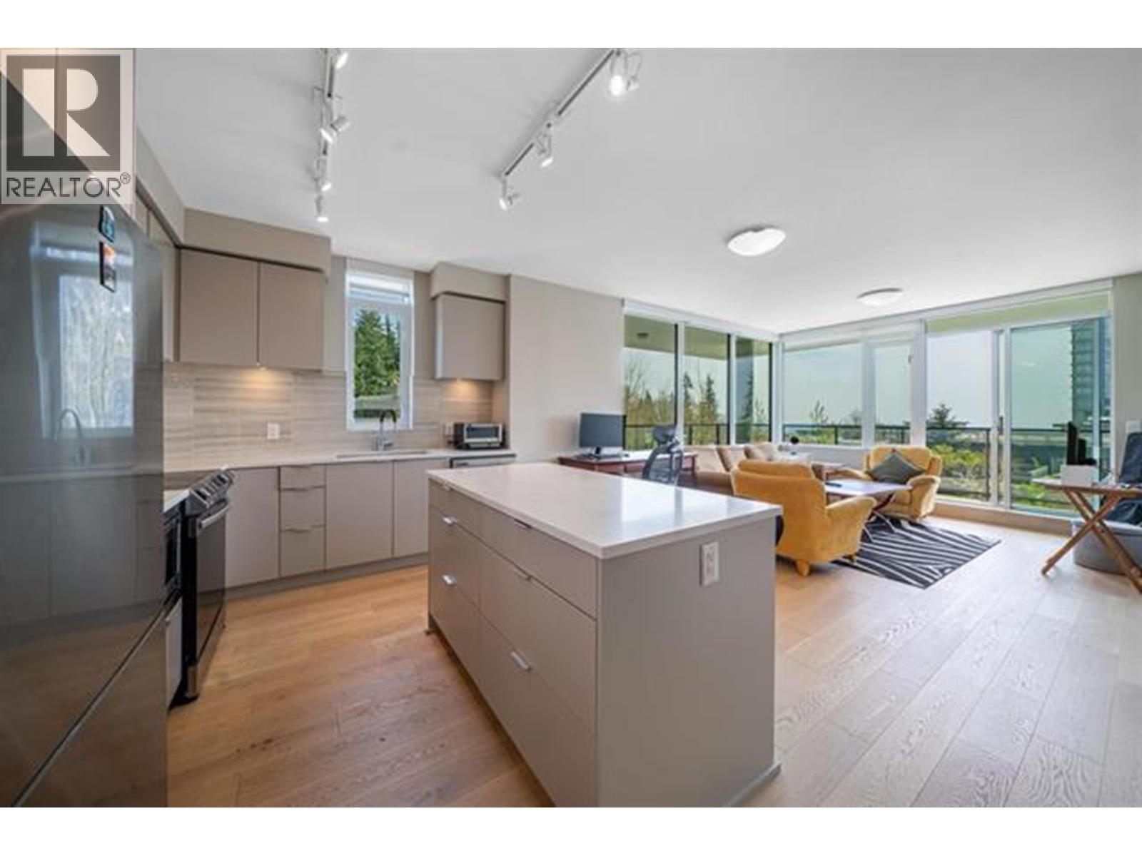 504 8761 UNIVERSITY CRESCENT, Burnaby, British Columbia
