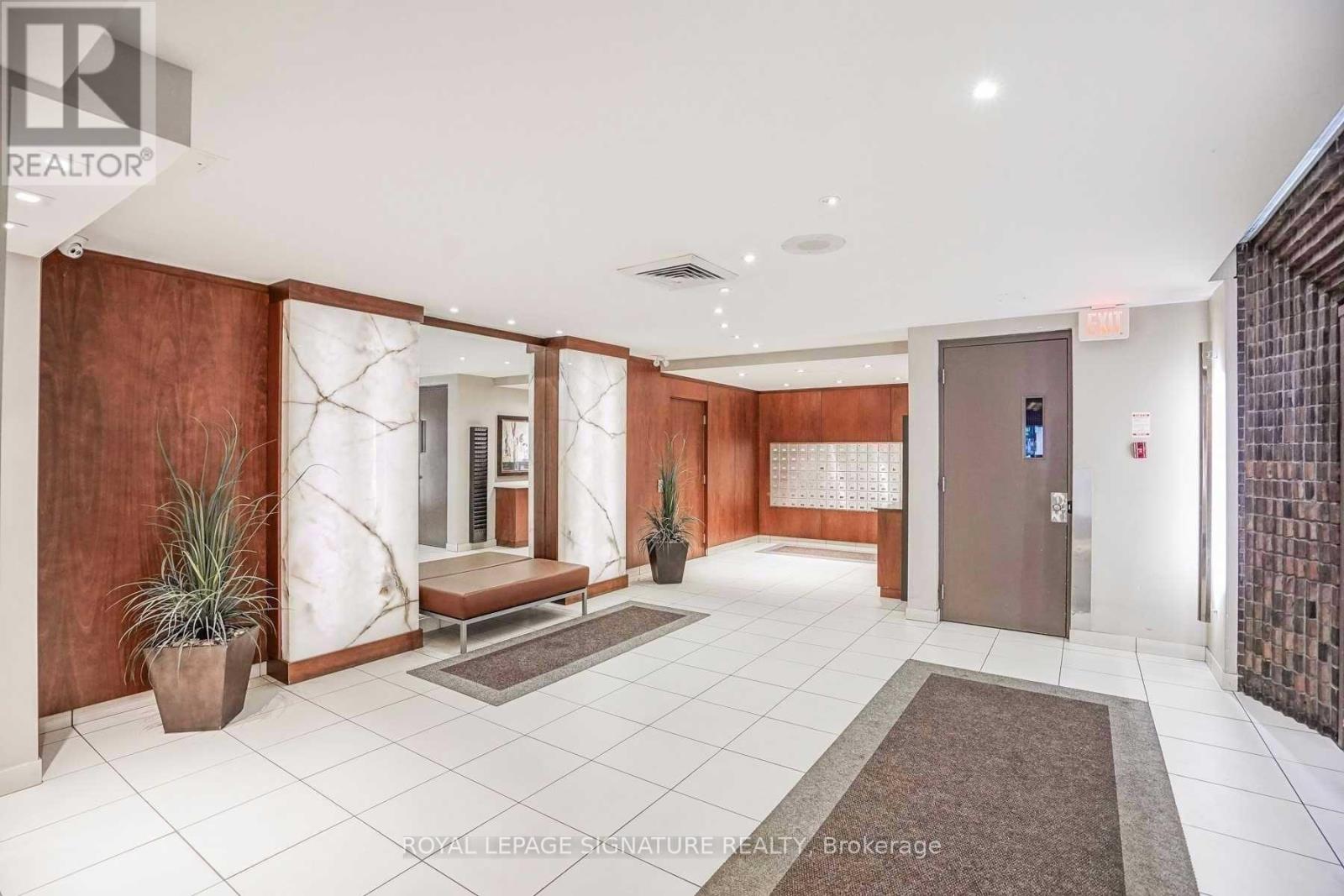 804 - 720 Spadina Avenue W, Toronto, Ontario  M5S 2T9 - Photo 2 - C12759892