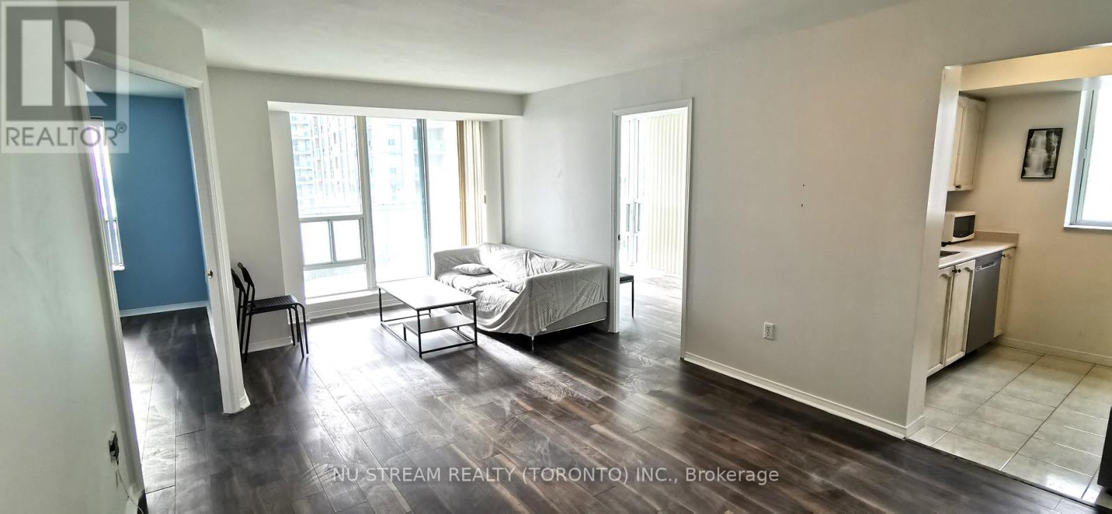 902 - 3 PEMBERTON AVENUE, Toronto, Ontario