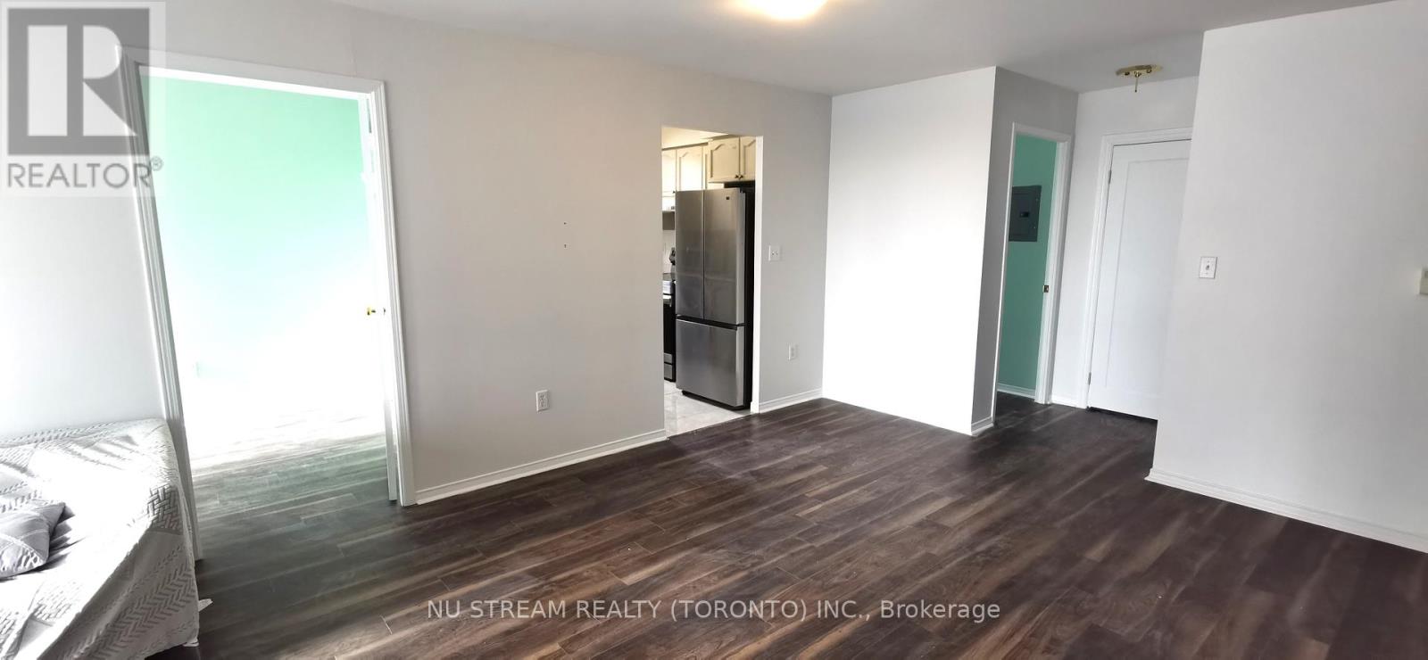 902 - 3 Pemberton Avenue, Toronto, Ontario  M2M 4M1 - Photo 2 - C12744560