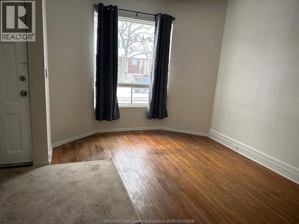 953 Gladstone, Windsor, Ontario  N9A 2R5 - Photo 3 - 26002555