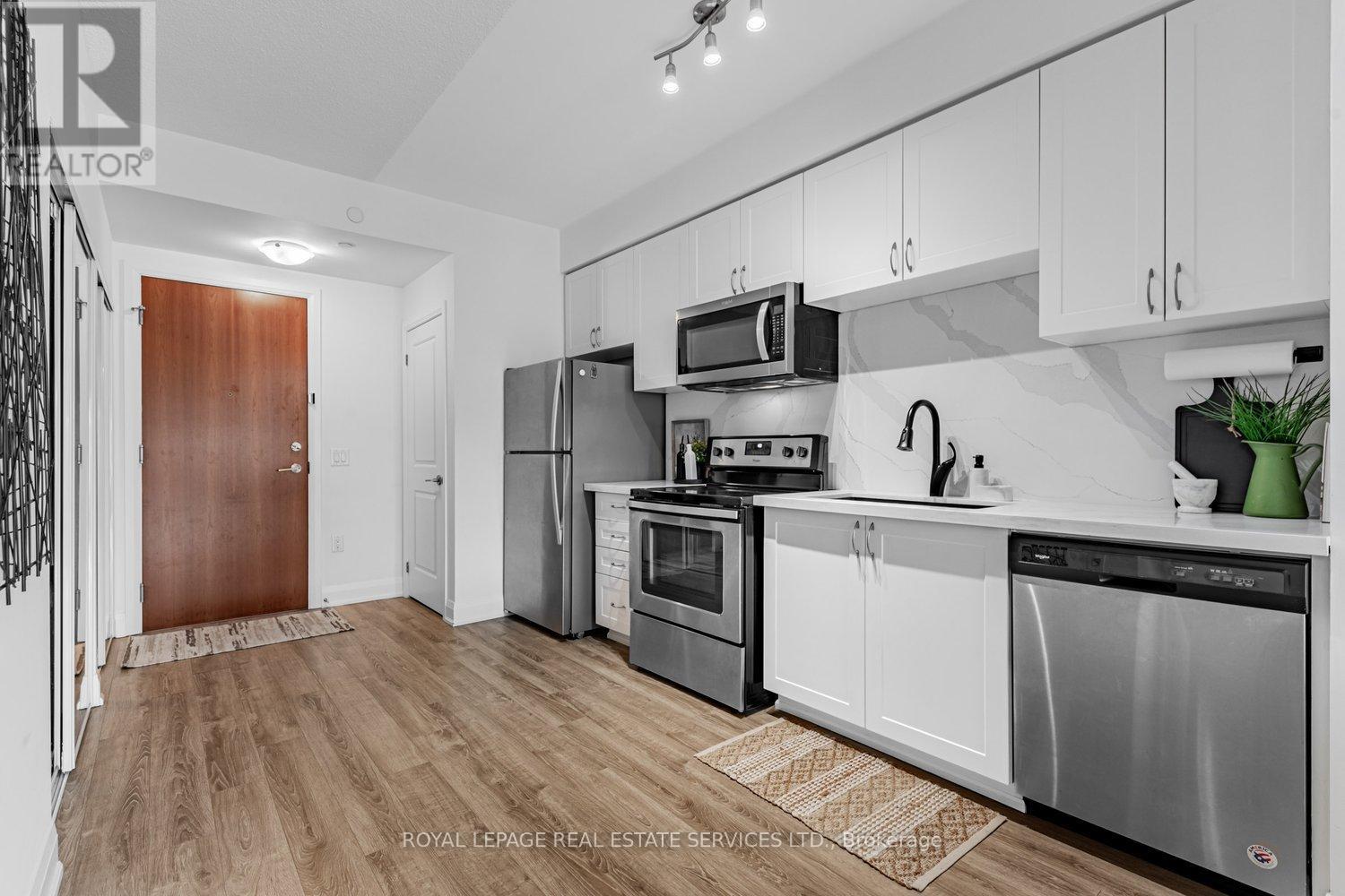 302 - 2800 Keele Street N, Toronto, Ontario  M3M 2G4 - Photo 2 - W12759842