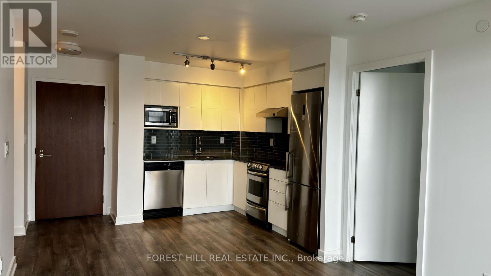 1422 - 160 FLEMINGTON ROAD, Toronto, Ontario