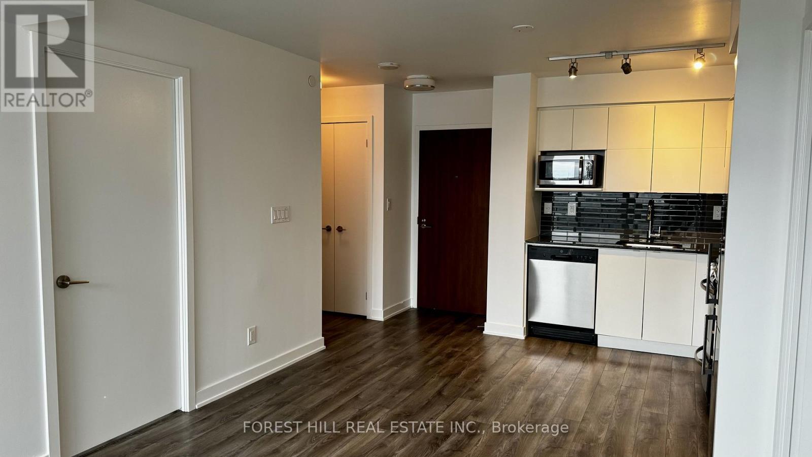 1422 - 160 Flemington Road, Toronto, Ontario  M6A 0A9 - Photo 2 - W12759846