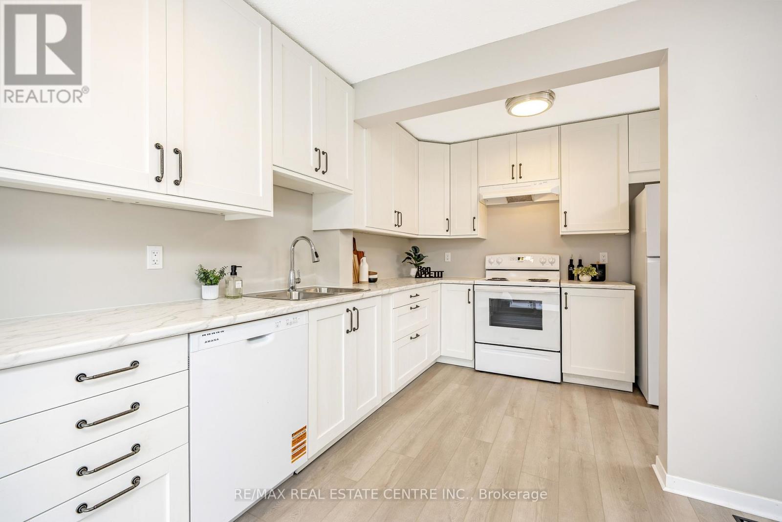 51 - 235 Bronte Street S, Milton, Ontario  L9T 3V8 - Photo 10 - W12759856