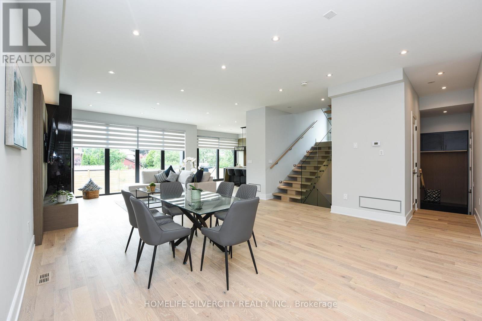 Upper - 200 Gamma Street, Toronto, Ontario  M8W 4G5 - Photo 10 - W12759870