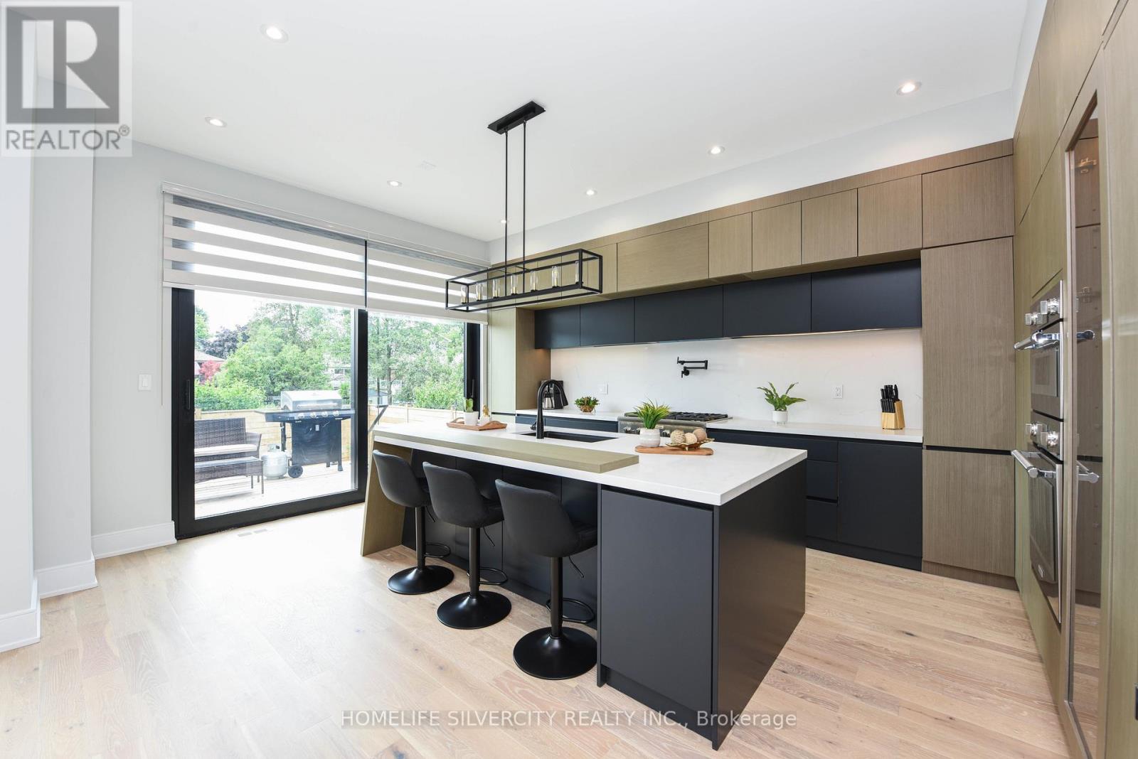 Upper - 200 Gamma Street, Toronto, Ontario  M8W 4G5 - Photo 14 - W12759870