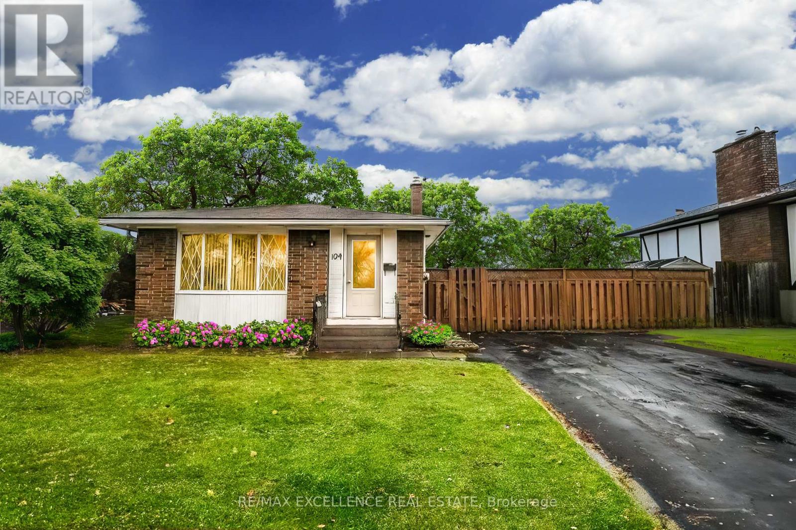 104 Meredith Drive, St. Catharines, Ontario  L2M 6C7 - Photo 1 - X12759868