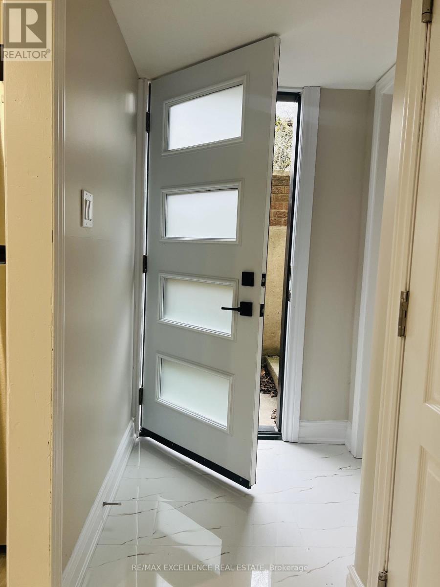 104 Meredith Drive, St. Catharines, Ontario  L2M 6C7 - Photo 4 - X12759868