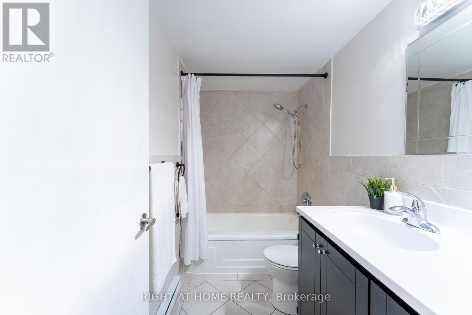 211 - 11 Woodman Drive S, Hamilton, Ontario  L8K 4E3 - Photo 12 - X12759882