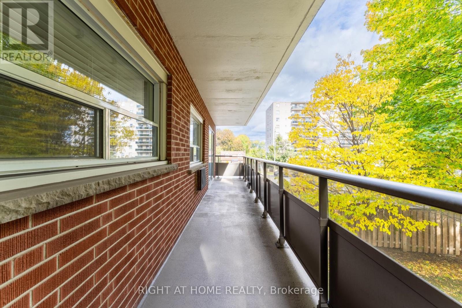 211 - 11 Woodman Drive S, Hamilton, Ontario  L8K 4E3 - Photo 15 - X12759882