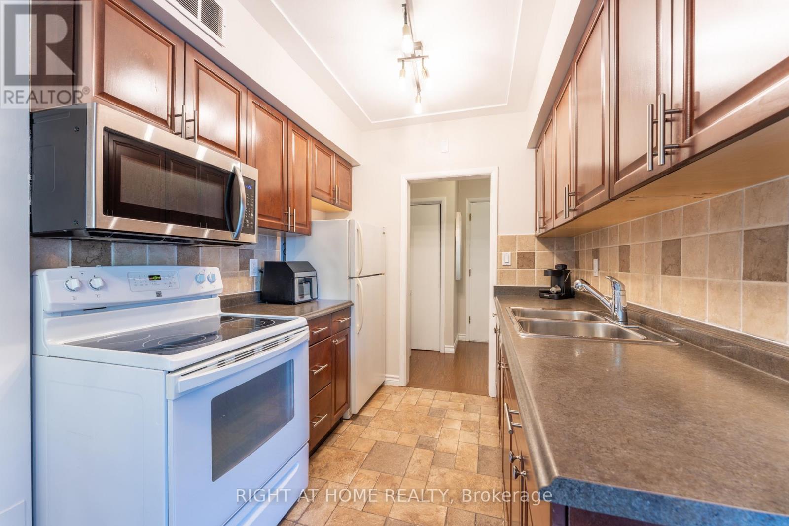 211 - 11 Woodman Drive S, Hamilton, Ontario  L8K 4E3 - Photo 6 - X12759882