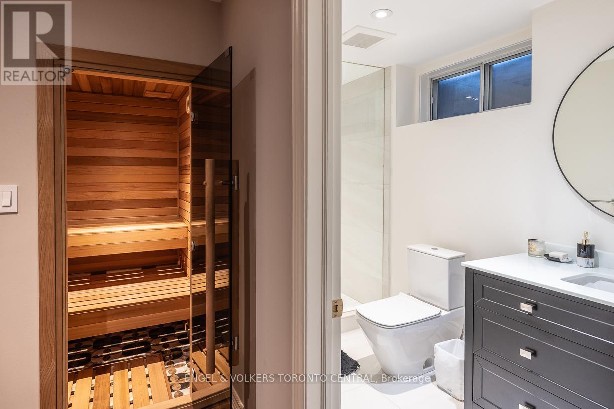 1 Bryce Avenue, Toronto, Ontario  M4V 2B3 - Photo 35 - C12737330