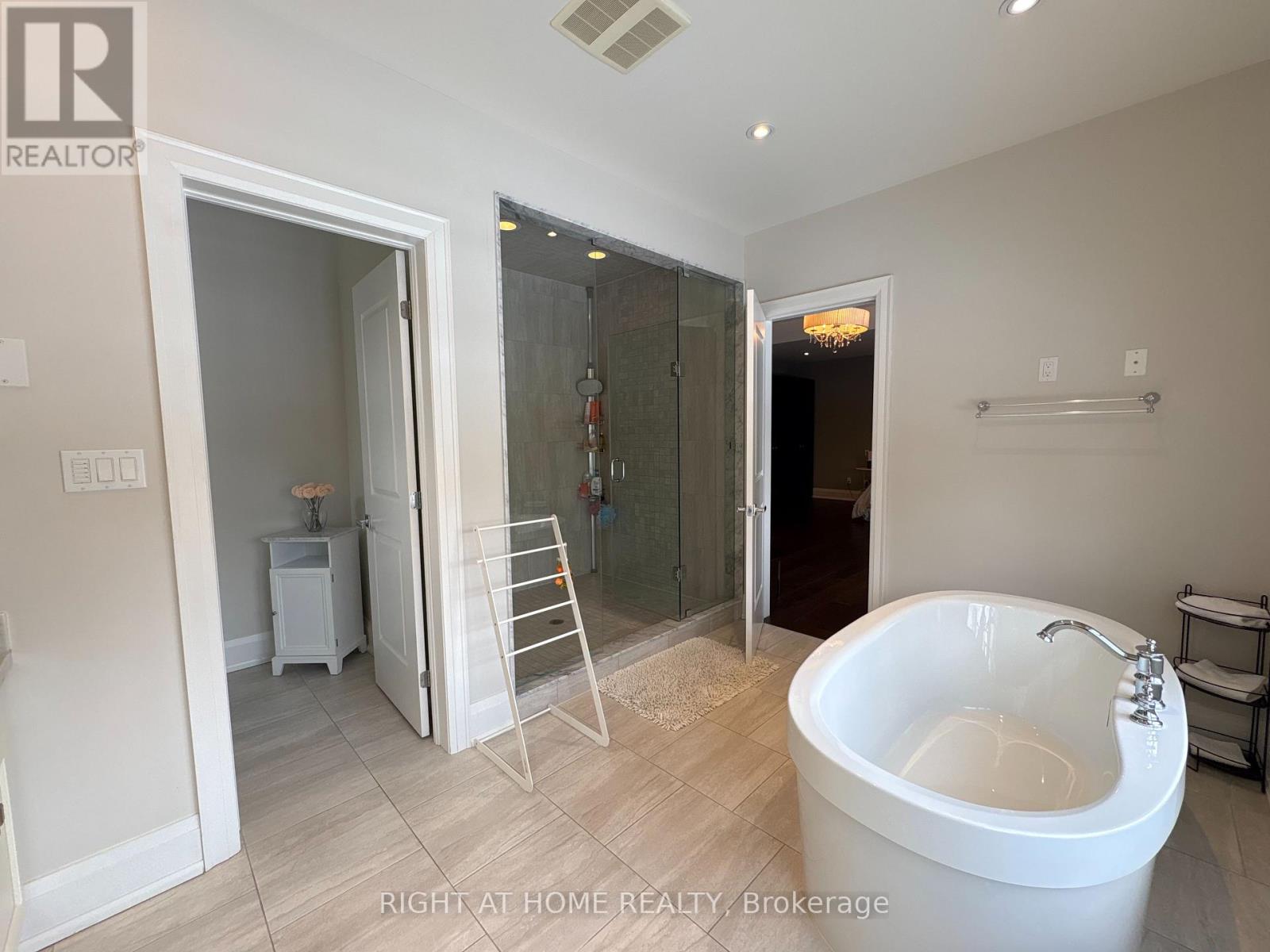 1 - 456 Lakeshore Road W, Oakville, Ontario  L6K 1S4 - Photo 22 - W12759820