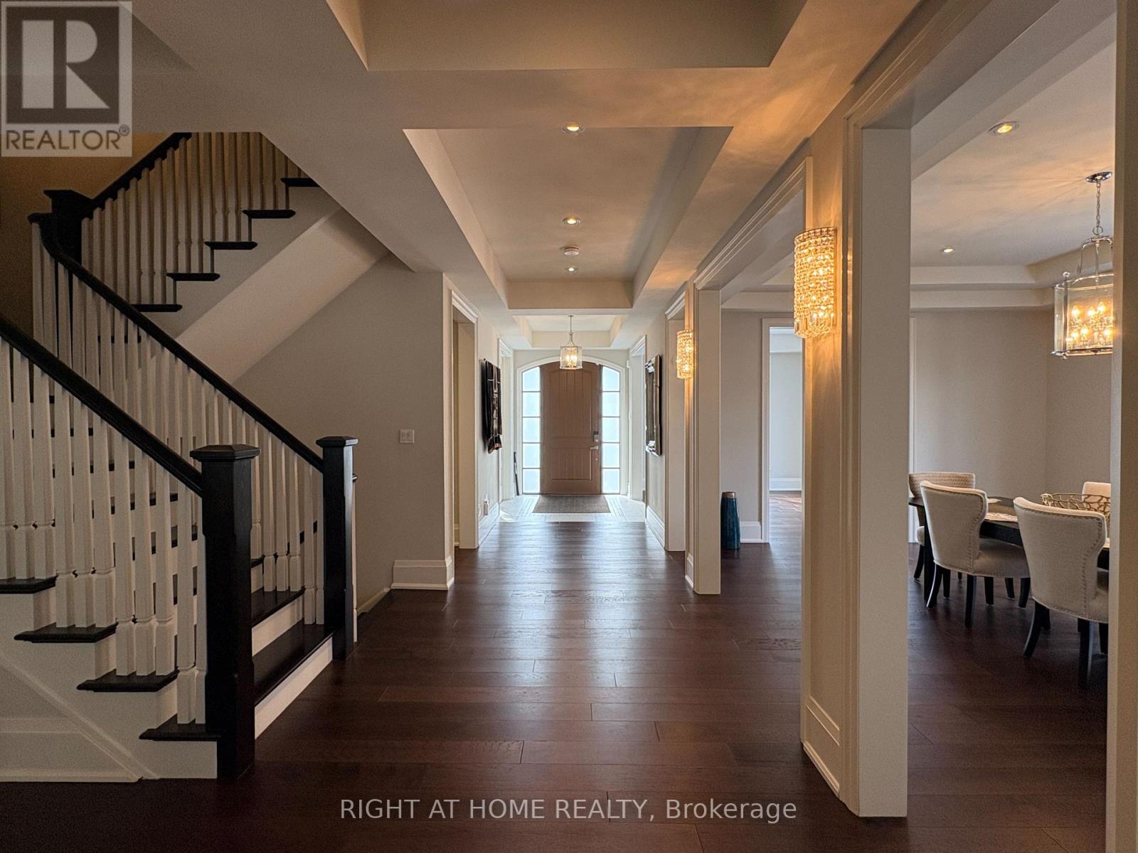 1 - 456 Lakeshore Road W, Oakville, Ontario  L6K 1S4 - Photo 5 - W12759820