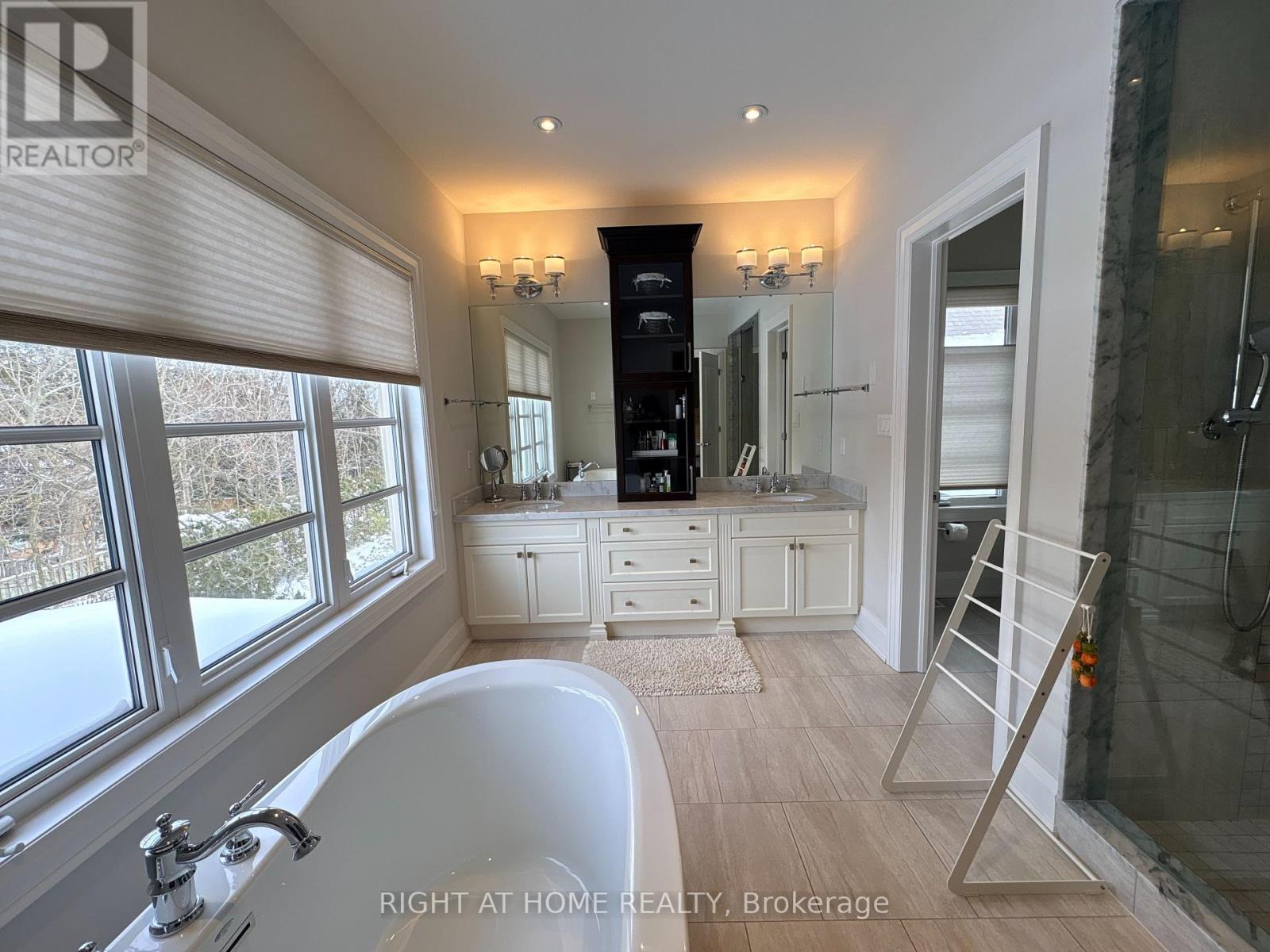 1 - 456 Lakeshore Road W, Oakville, Ontario  L6K 1S4 - Photo 23 - W12759820