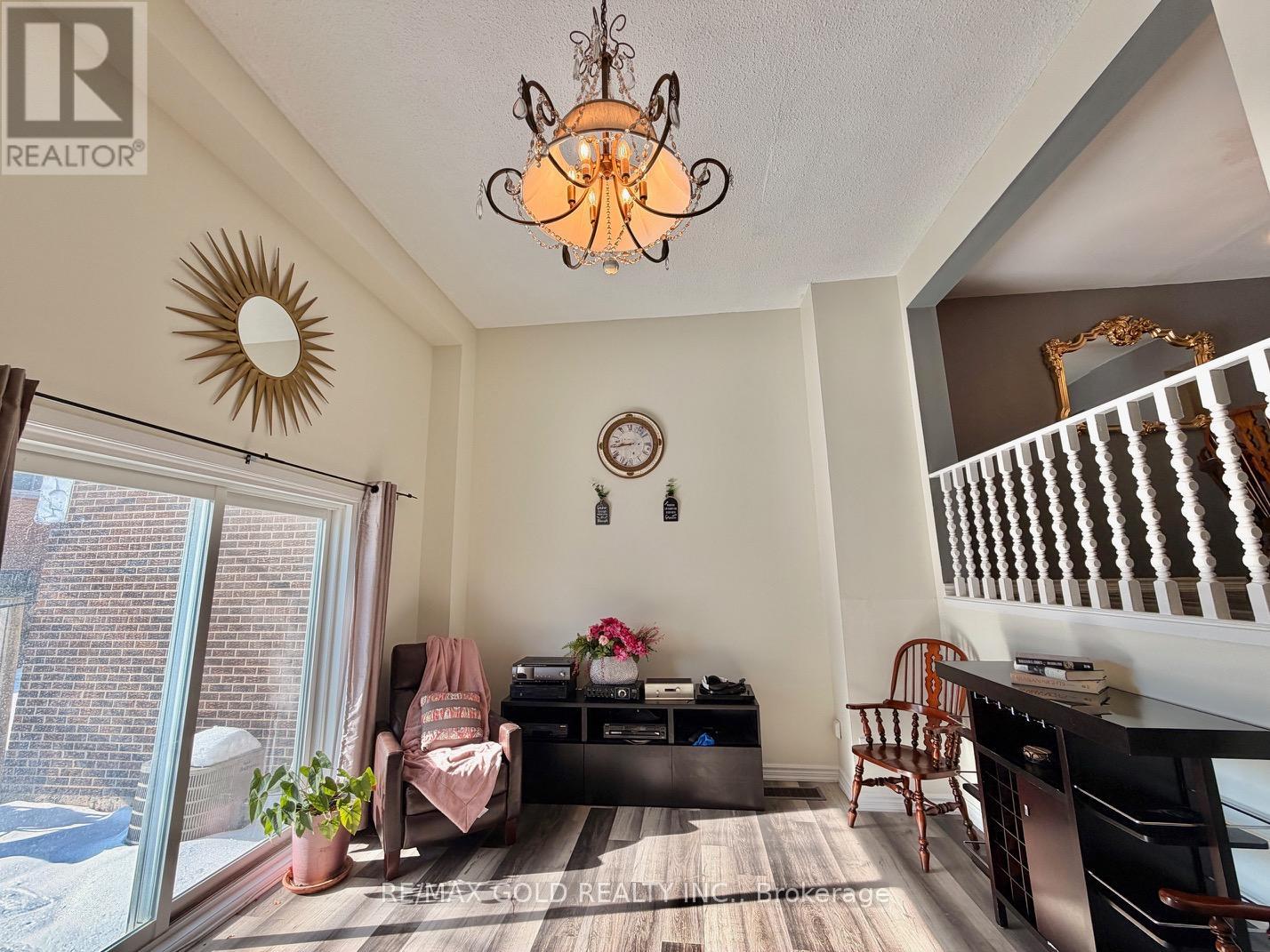 26 - 7707 Darcel Avenue, Mississauga, Ontario  L4T 3W9 - Photo 5 - W12759888