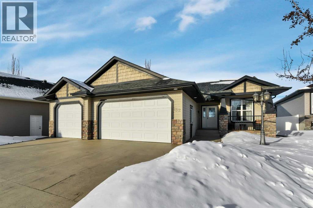 132 Illingworth Close, Red Deer, Alberta  T4R 0B1 - Photo 2 - A2282570