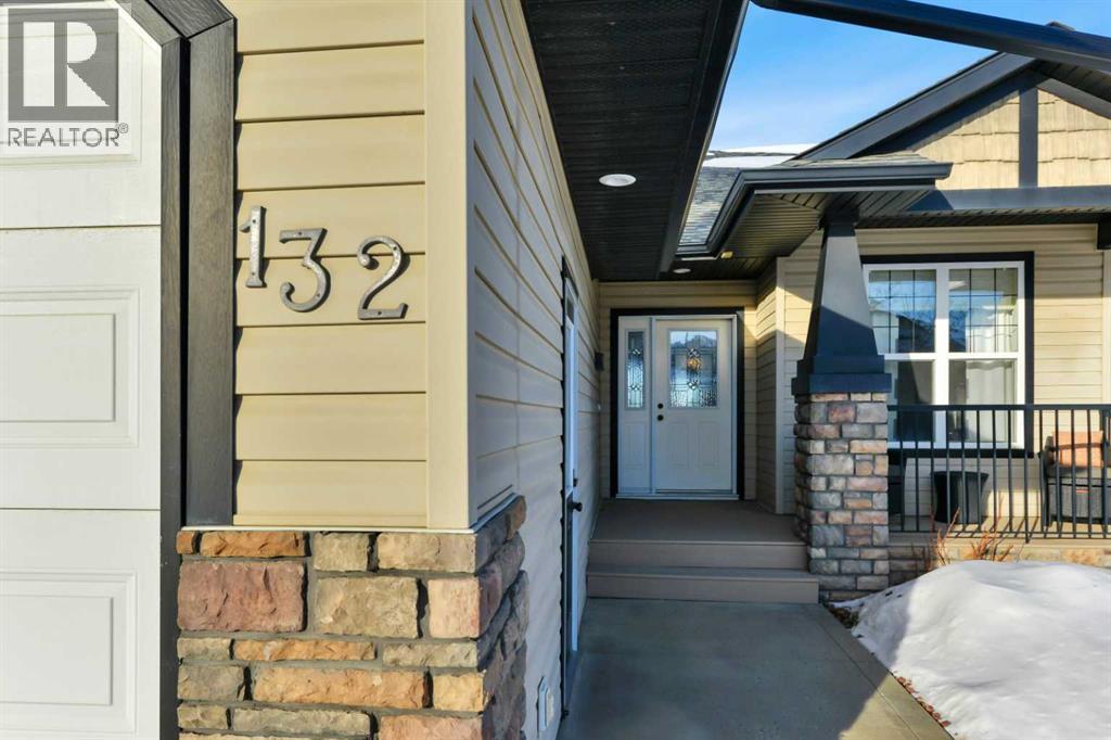132 Illingworth Close, Red Deer, Alberta  T4R 0B1 - Photo 3 - A2282570