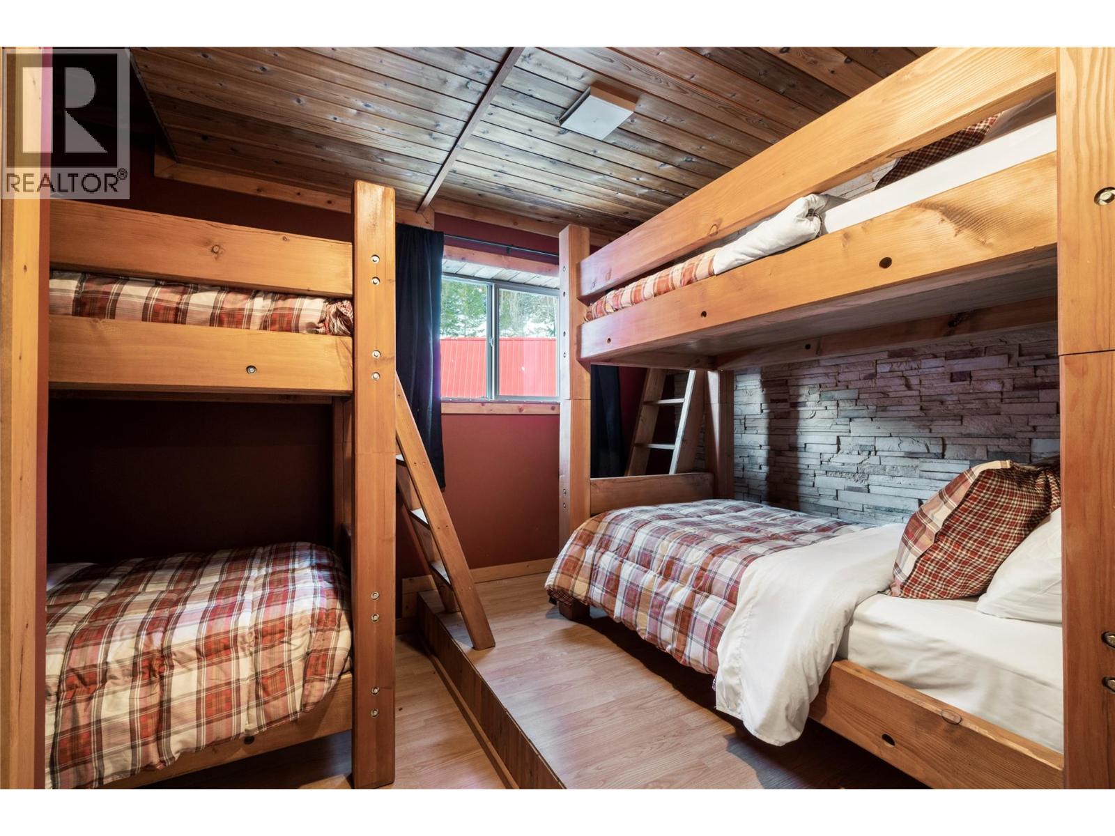 2054 Trans Canada Highway, Sicamous, British Columbia  V0E 2V0 - Photo 36 - 10374737