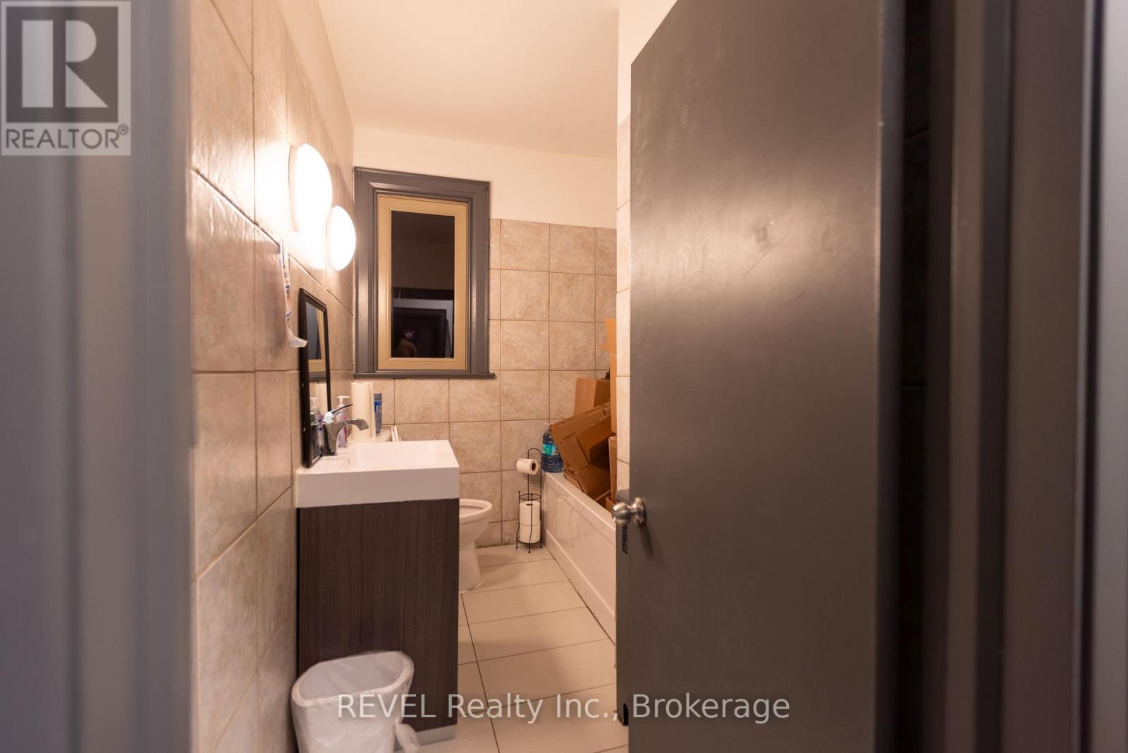 8568 Lundys Lane, Niagara Falls, Ontario  L2H 1H4 - Photo 22 - X12759954