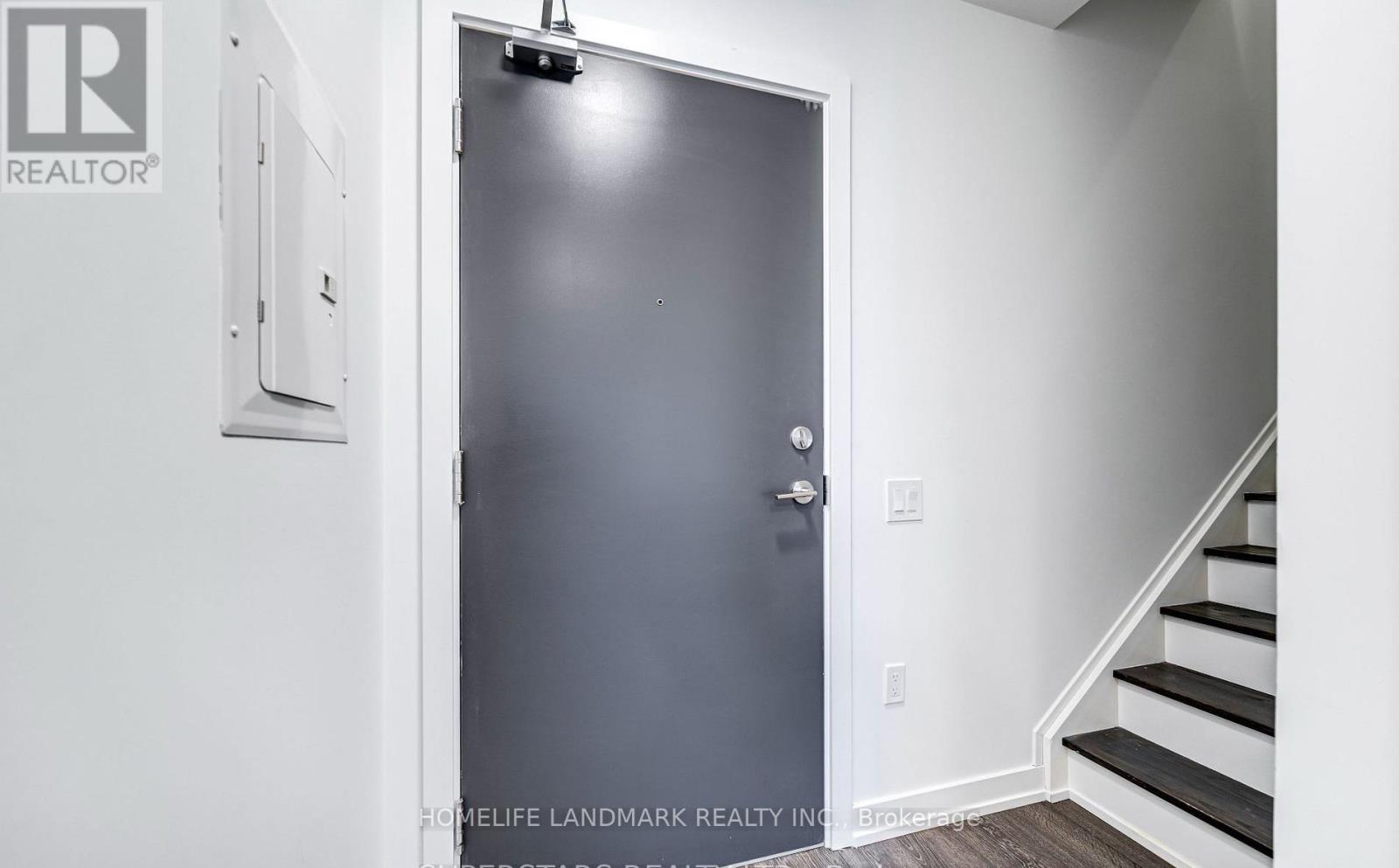 S305 - 8 Olympic Garden Drive, Toronto, Ontario  M2M 0B9 - Photo 2 - C12759964