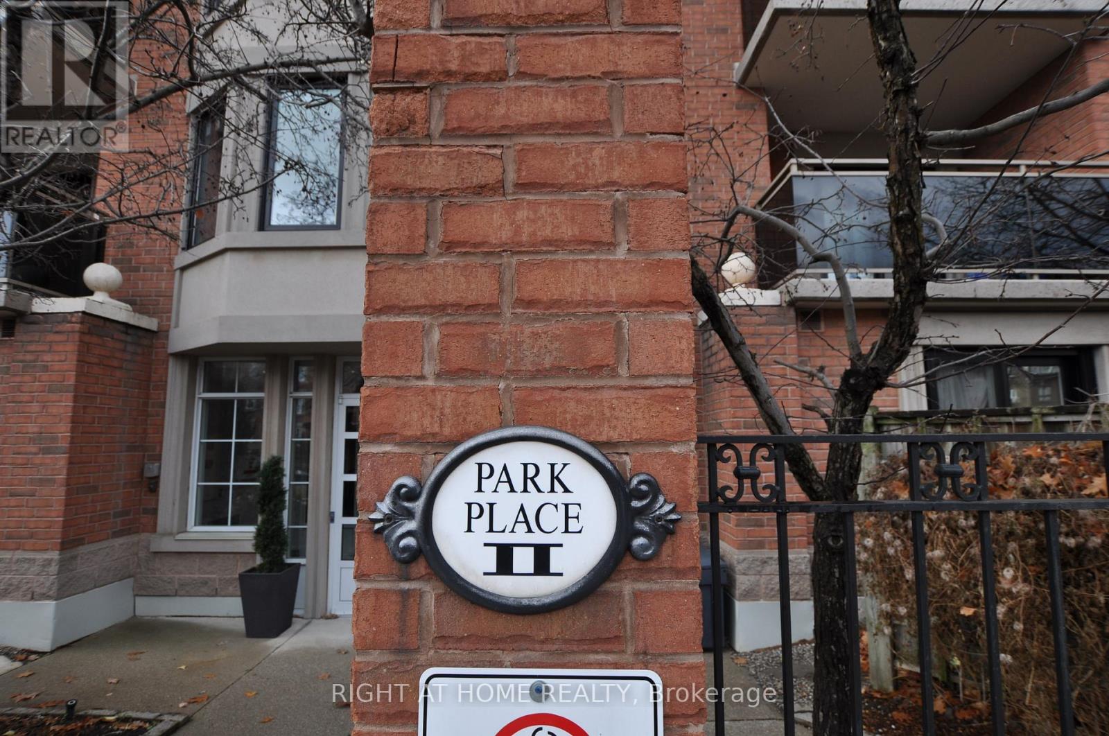 308 - 2300 Parkhaven Boulevard, Oakville, Ontario  L6H 6V9 - Photo 3 - W12751372