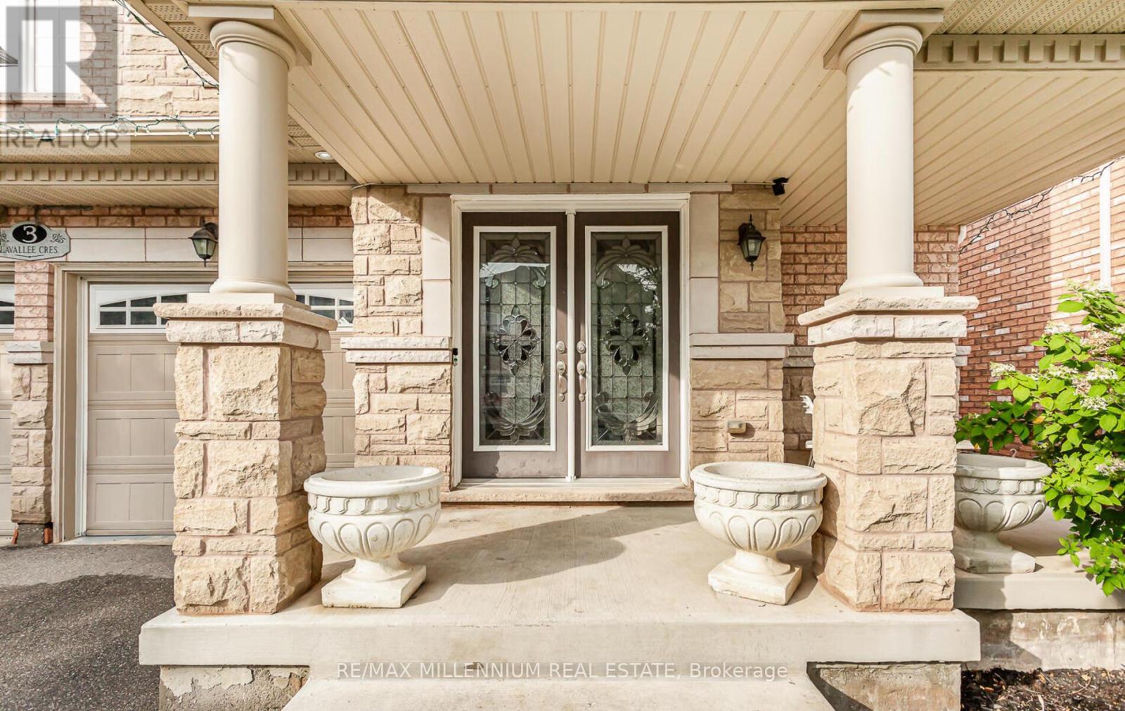 3 Lavallee Crescent, Brampton, Ontario  L6X 3A1 - Photo 4 - W12759914