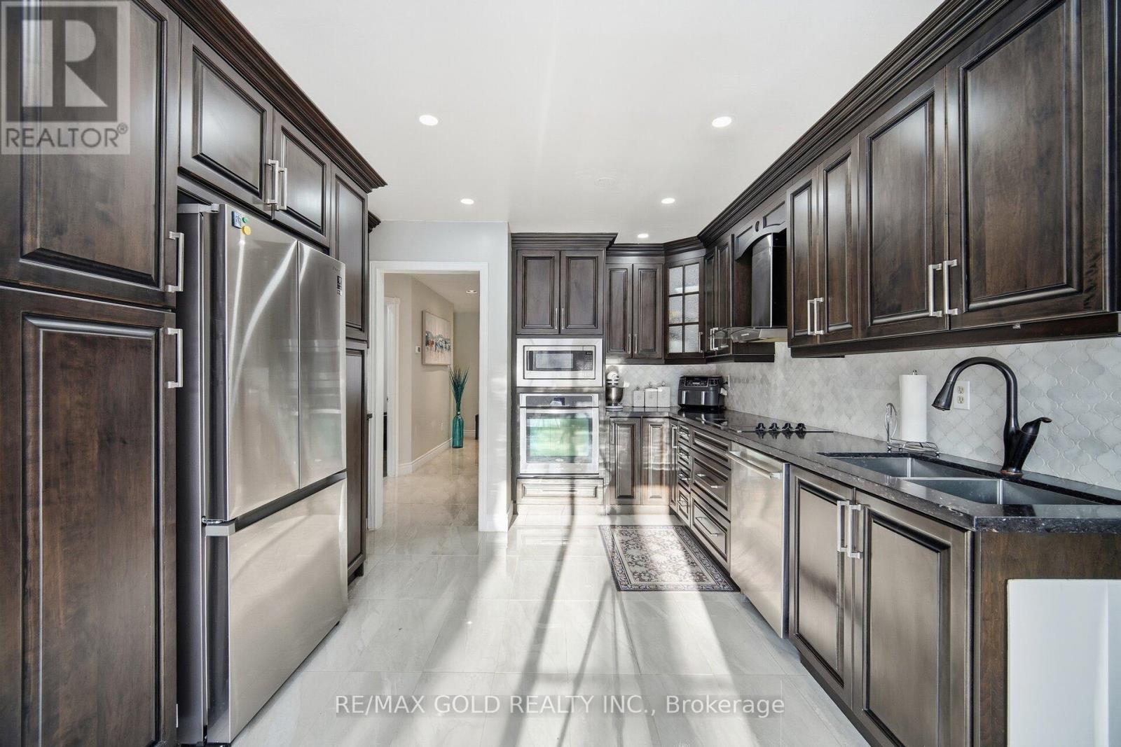 6 New London Court, Brampton, Ontario  L6Y 4E4 - Photo 14 - W12759922