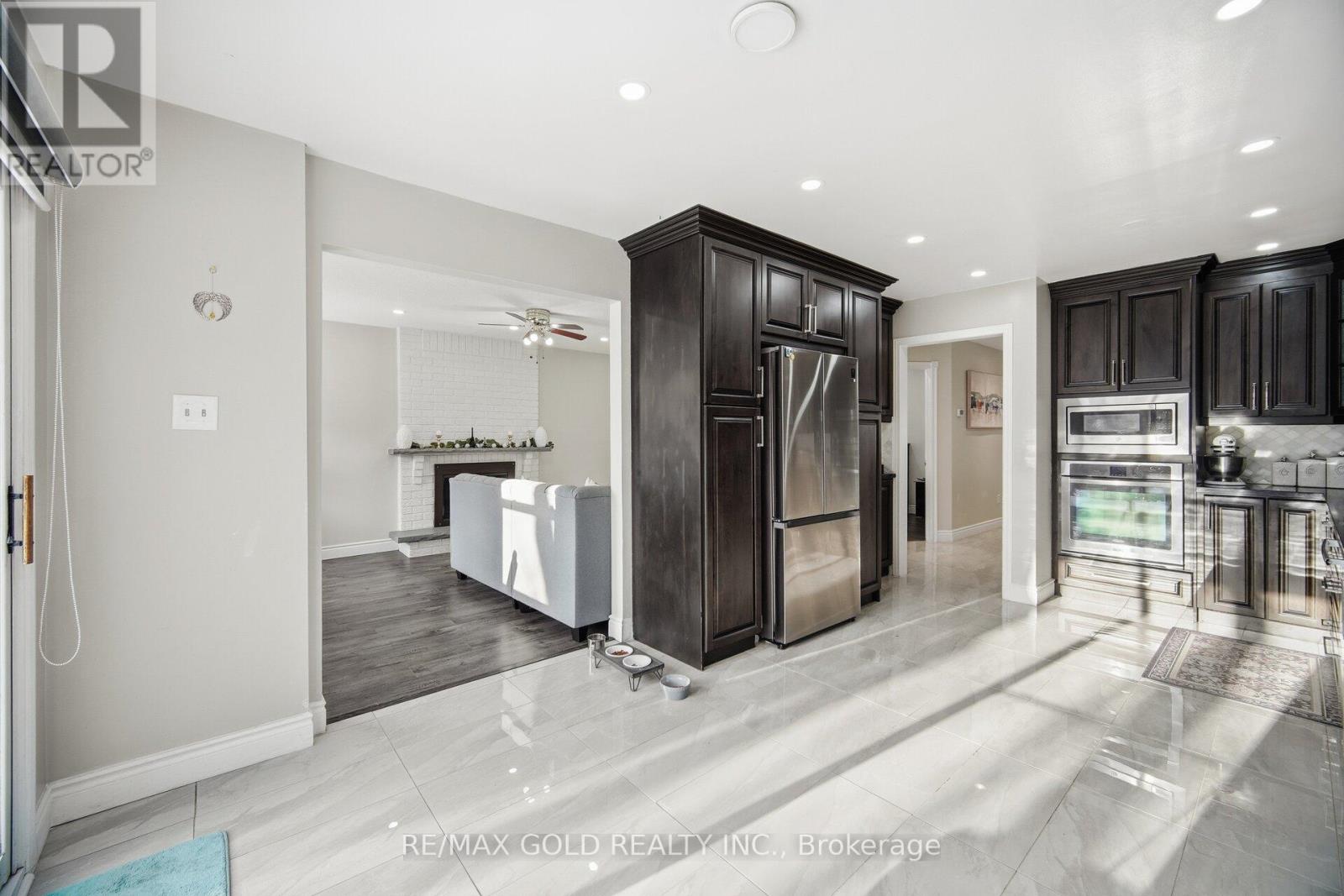 6 New London Court, Brampton, Ontario  L6Y 4E4 - Photo 15 - W12759922