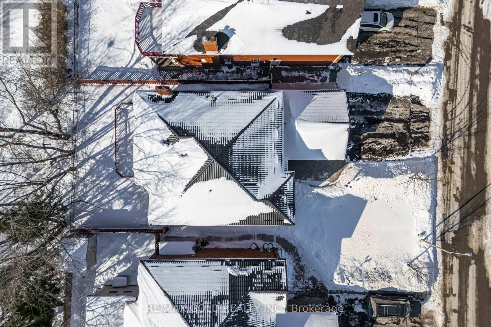 6 New London Court, Brampton, Ontario  L6Y 4E4 - Photo 2 - W12759922