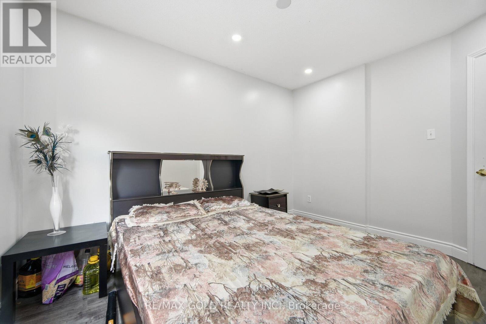 6 New London Court, Brampton, Ontario  L6Y 4E4 - Photo 21 - W12759922