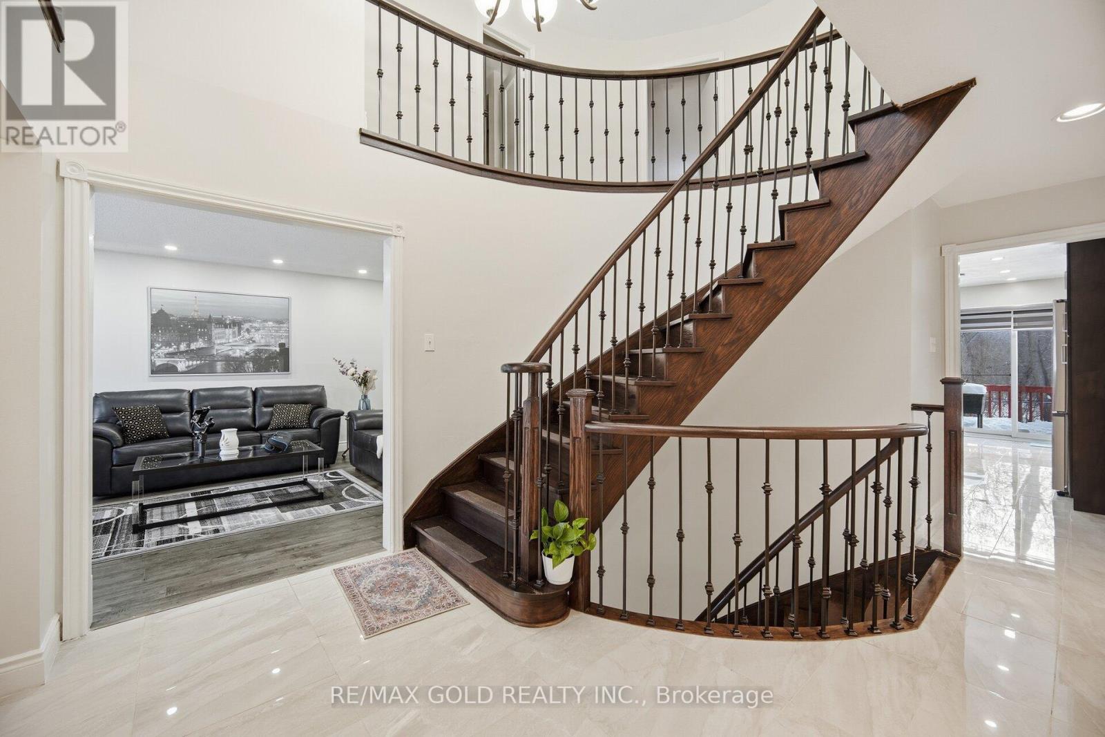 6 New London Court, Brampton, Ontario  L6Y 4E4 - Photo 24 - W12759922