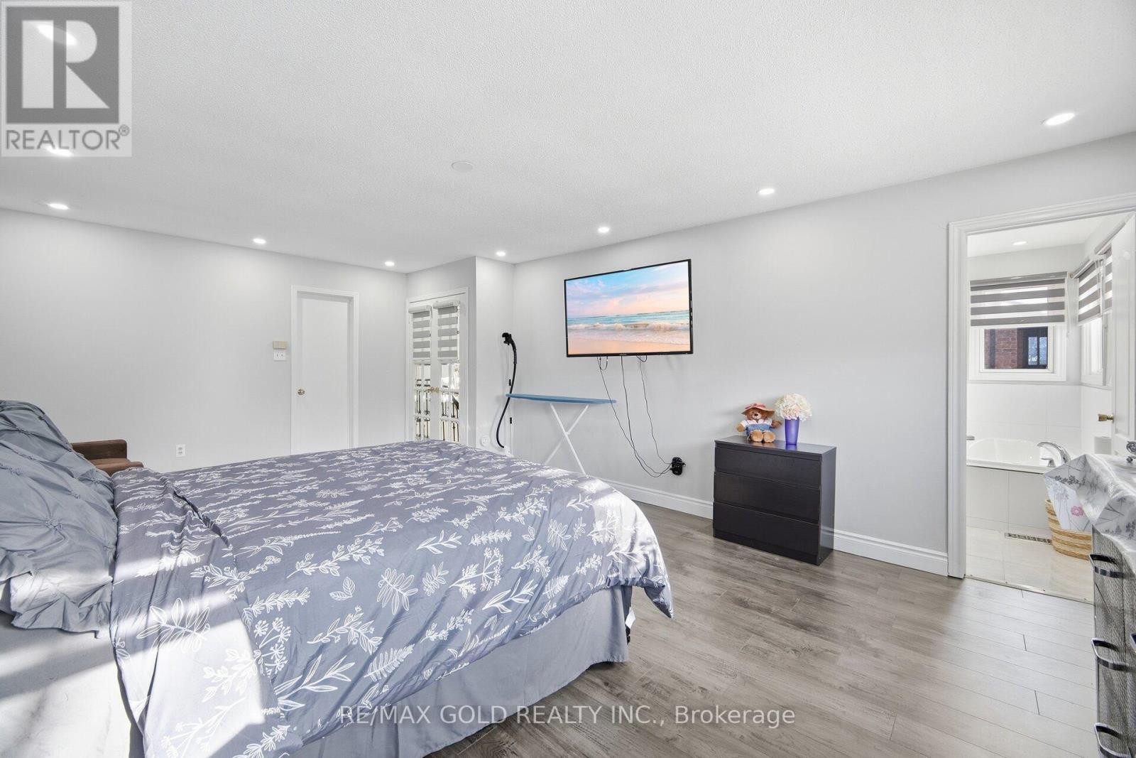 6 New London Court, Brampton, Ontario  L6Y 4E4 - Photo 28 - W12759922