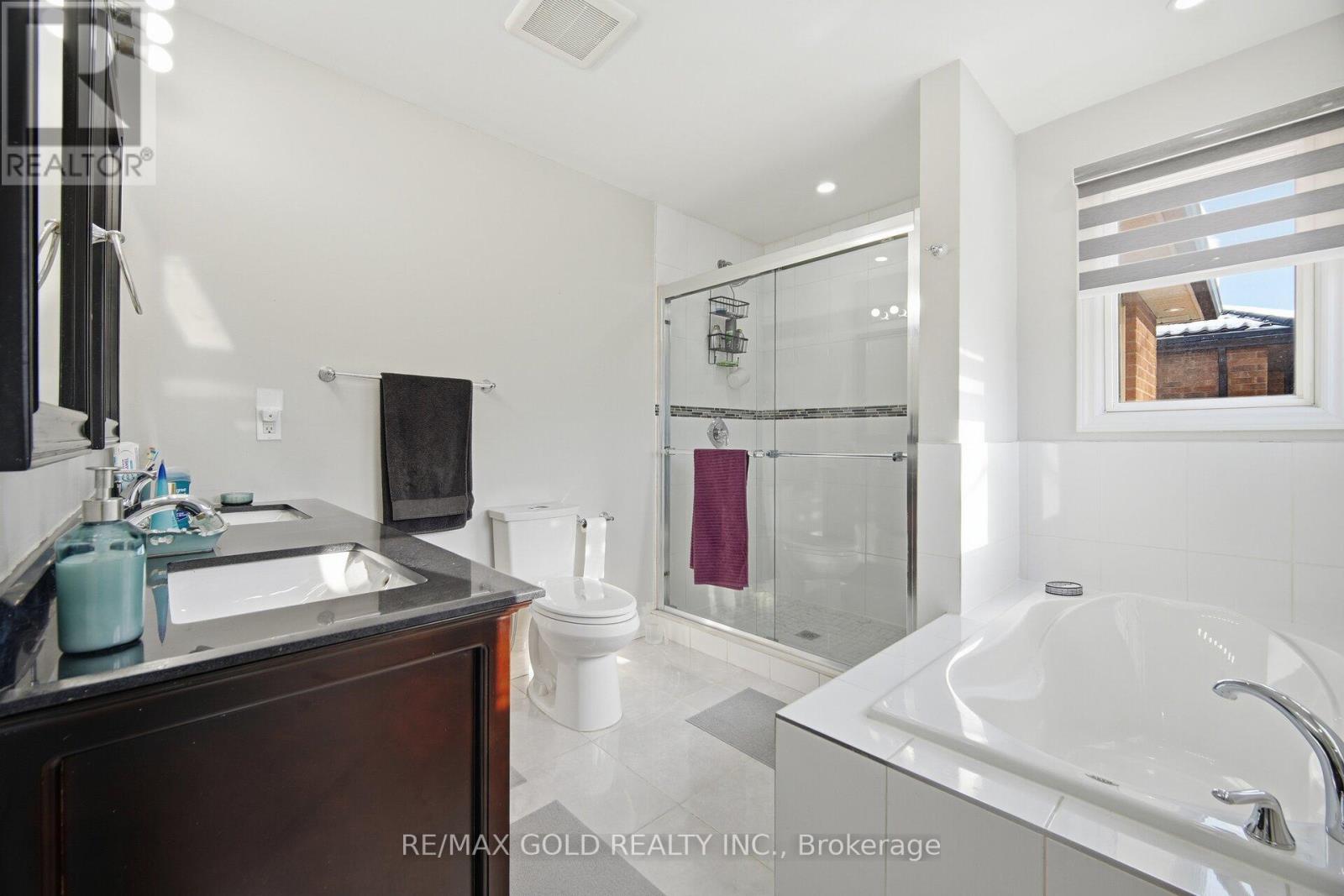 6 New London Court, Brampton, Ontario  L6Y 4E4 - Photo 29 - W12759922