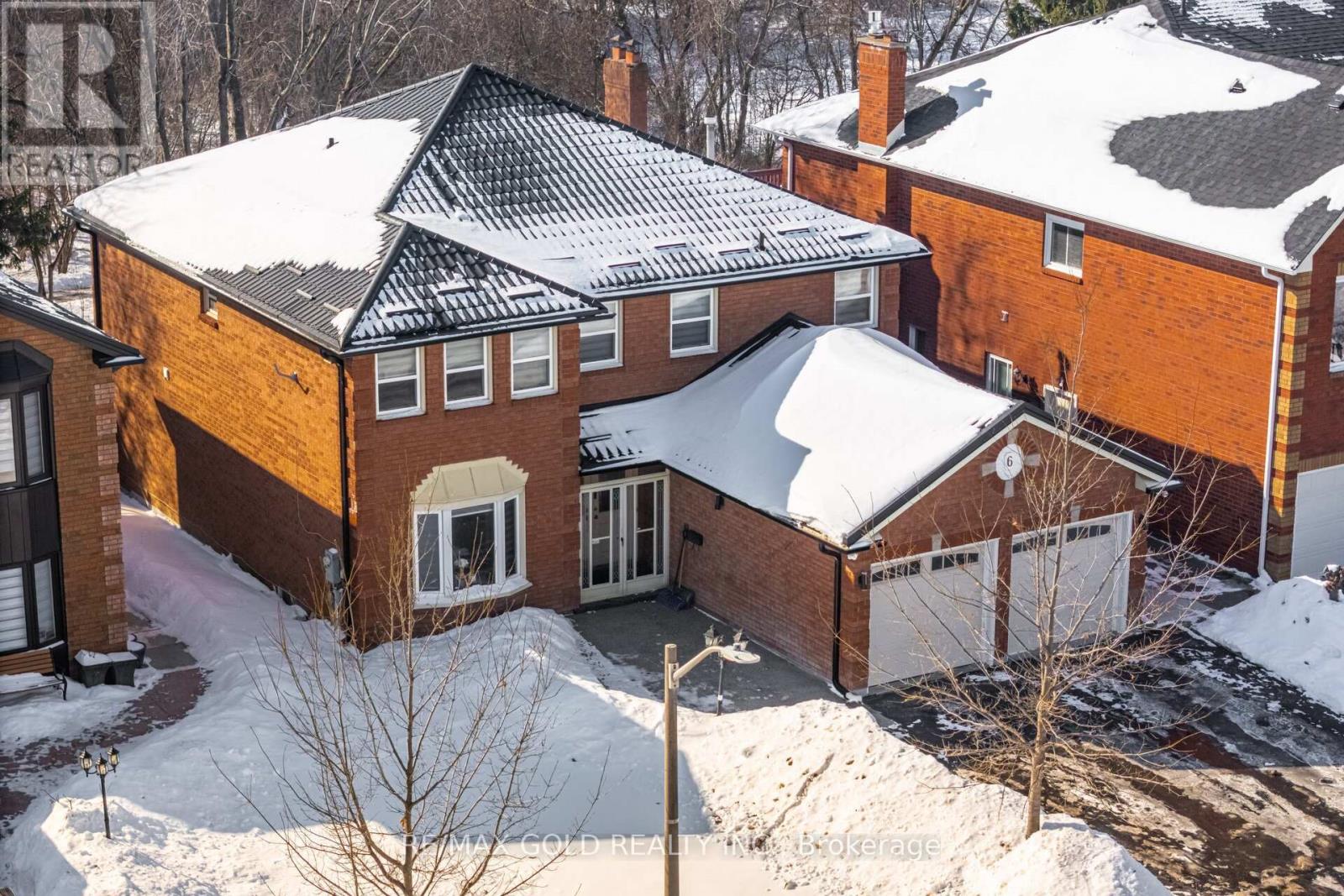 6 New London Court, Brampton, Ontario  L6Y 4E4 - Photo 3 - W12759922