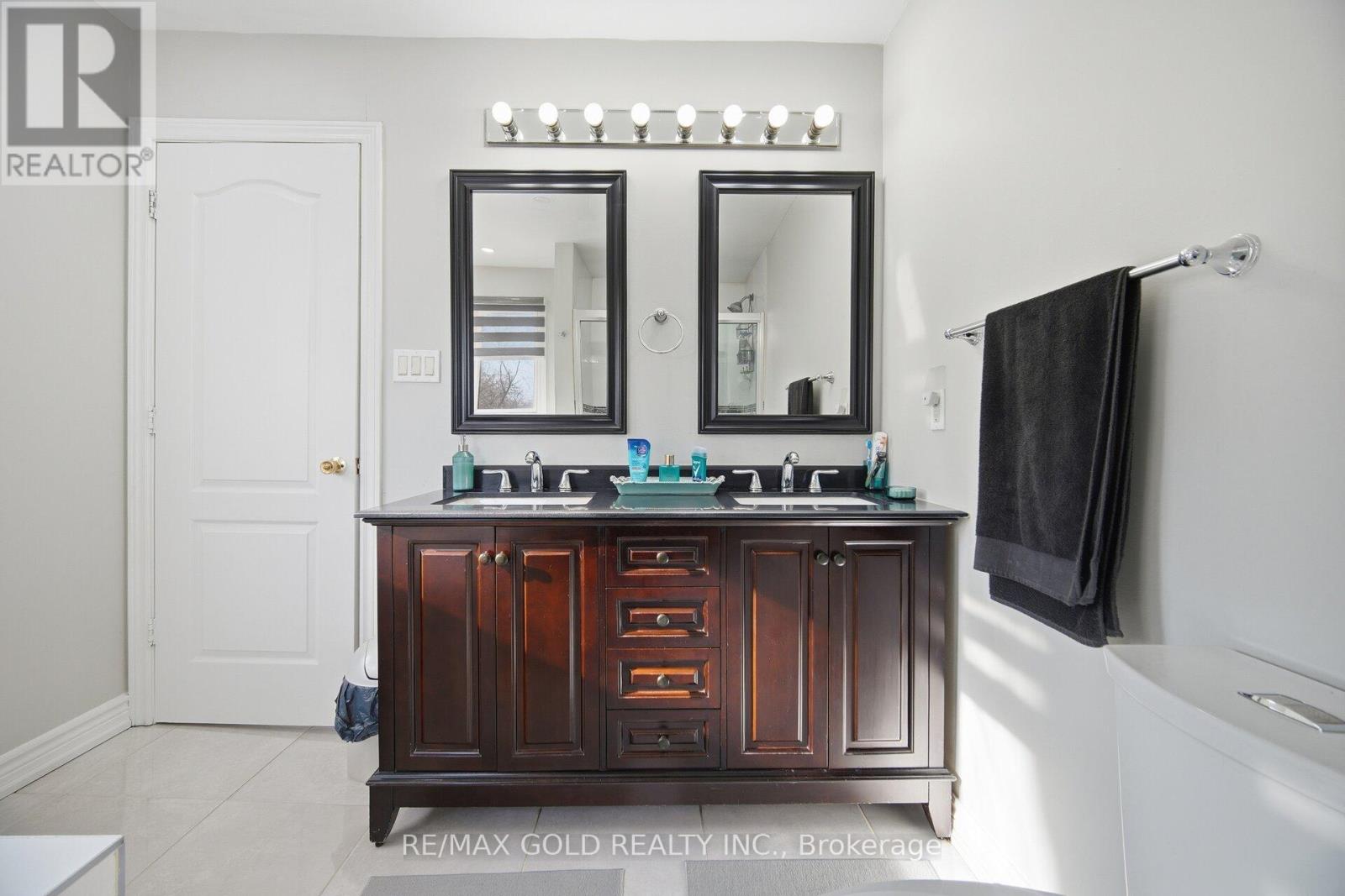 6 New London Court, Brampton, Ontario  L6Y 4E4 - Photo 31 - W12759922