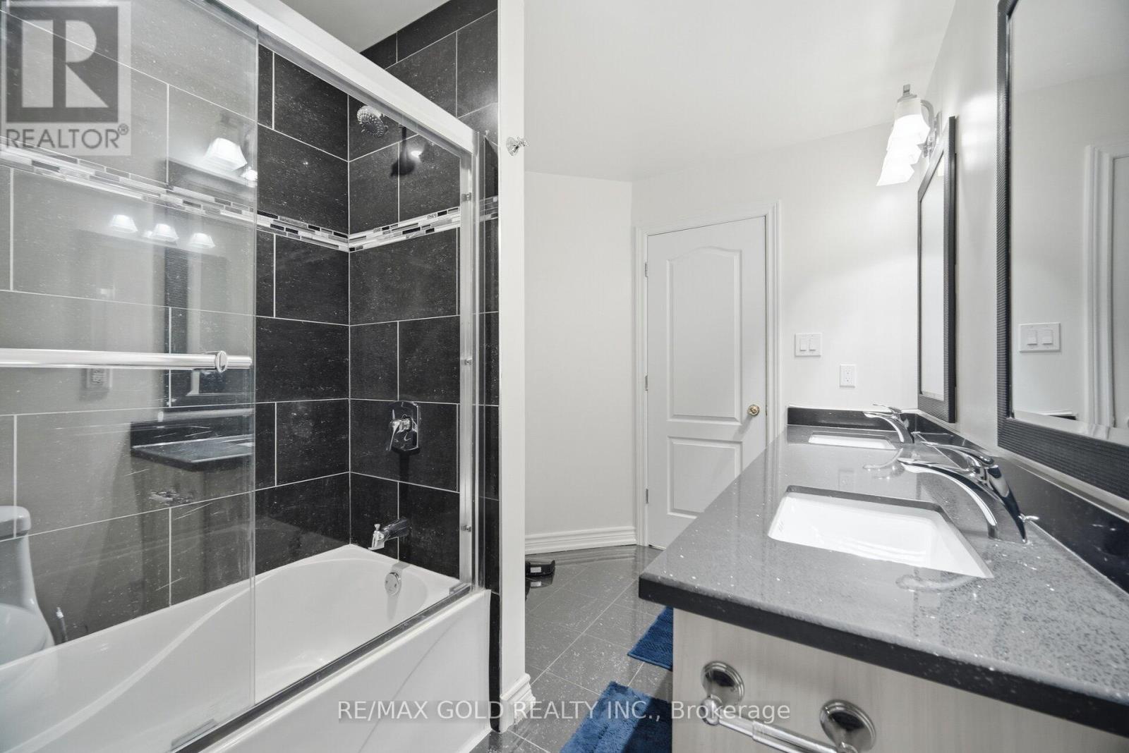 6 New London Court, Brampton, Ontario  L6Y 4E4 - Photo 35 - W12759922