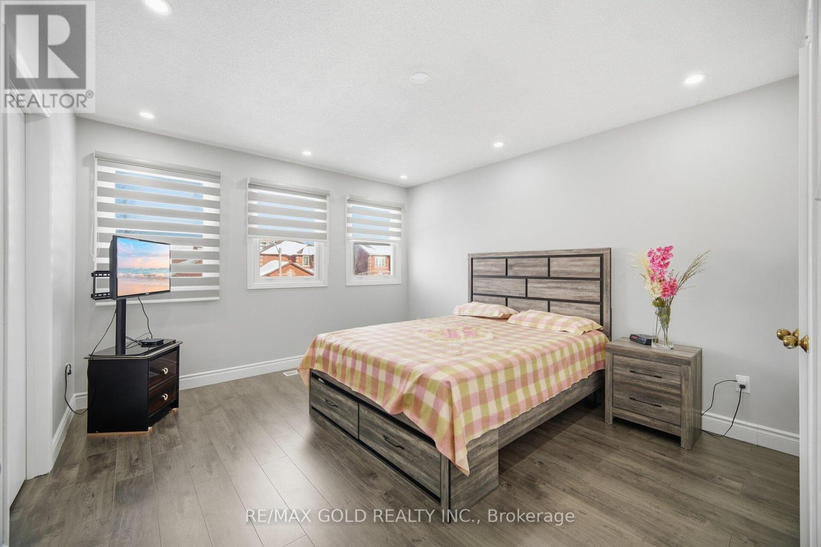 6 New London Court, Brampton, Ontario  L6Y 4E4 - Photo 36 - W12759922