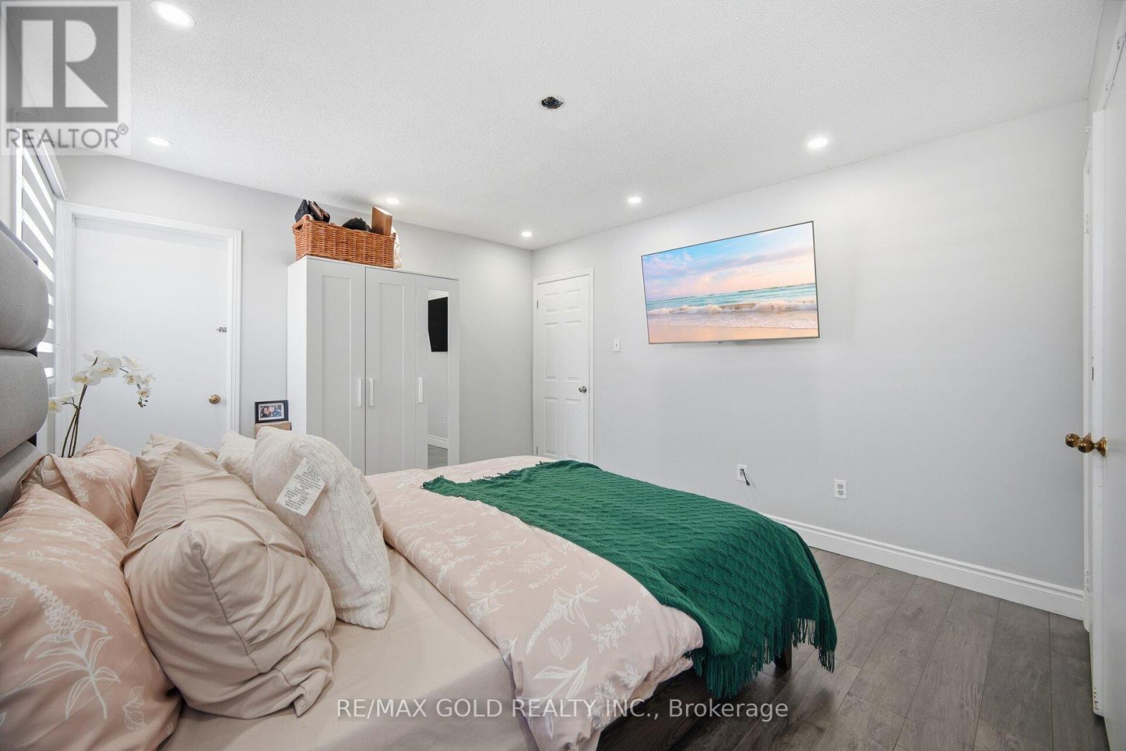 6 New London Court, Brampton, Ontario  L6Y 4E4 - Photo 39 - W12759922