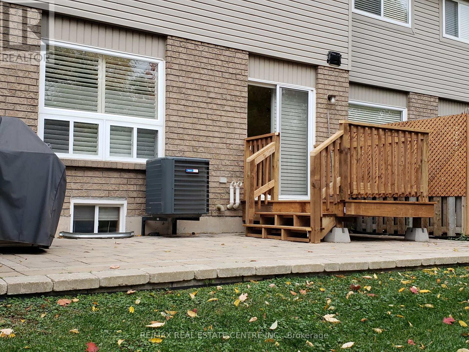 10 - 130 Robert Street, Milton, Ontario  L9T 6E3 - Photo 3 - W12759928